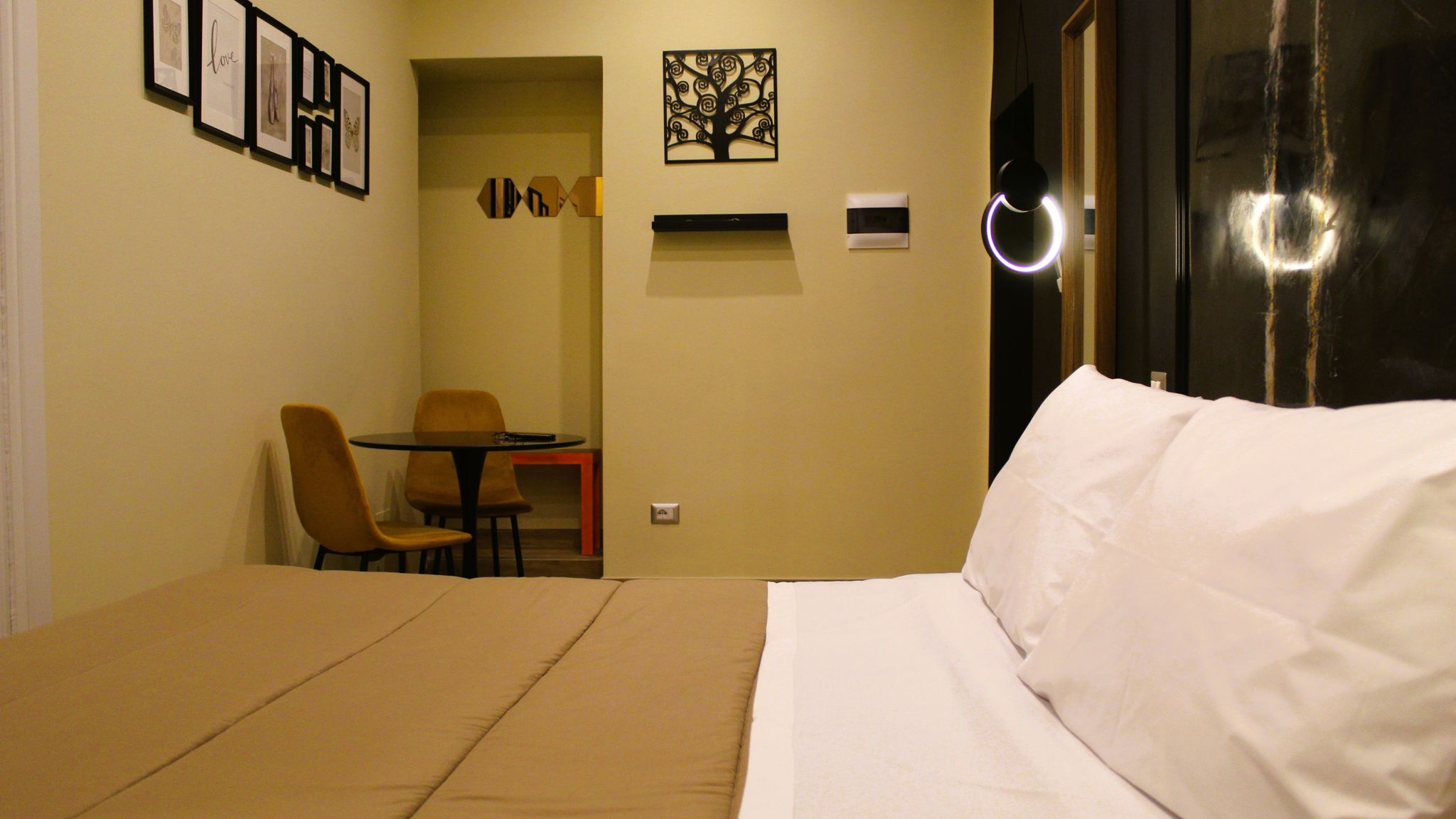 Italianway Napoli Camera Quadrupla con bagno - Blackwoody Toledo