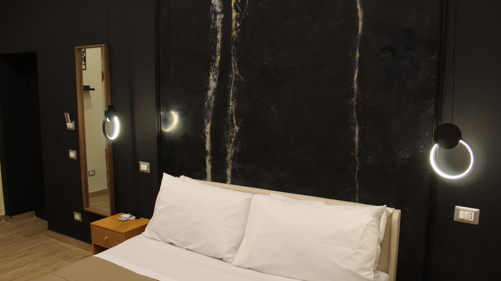 Italianway Napoli Camera Quadrupla con bagno - Blackwoody Toledo