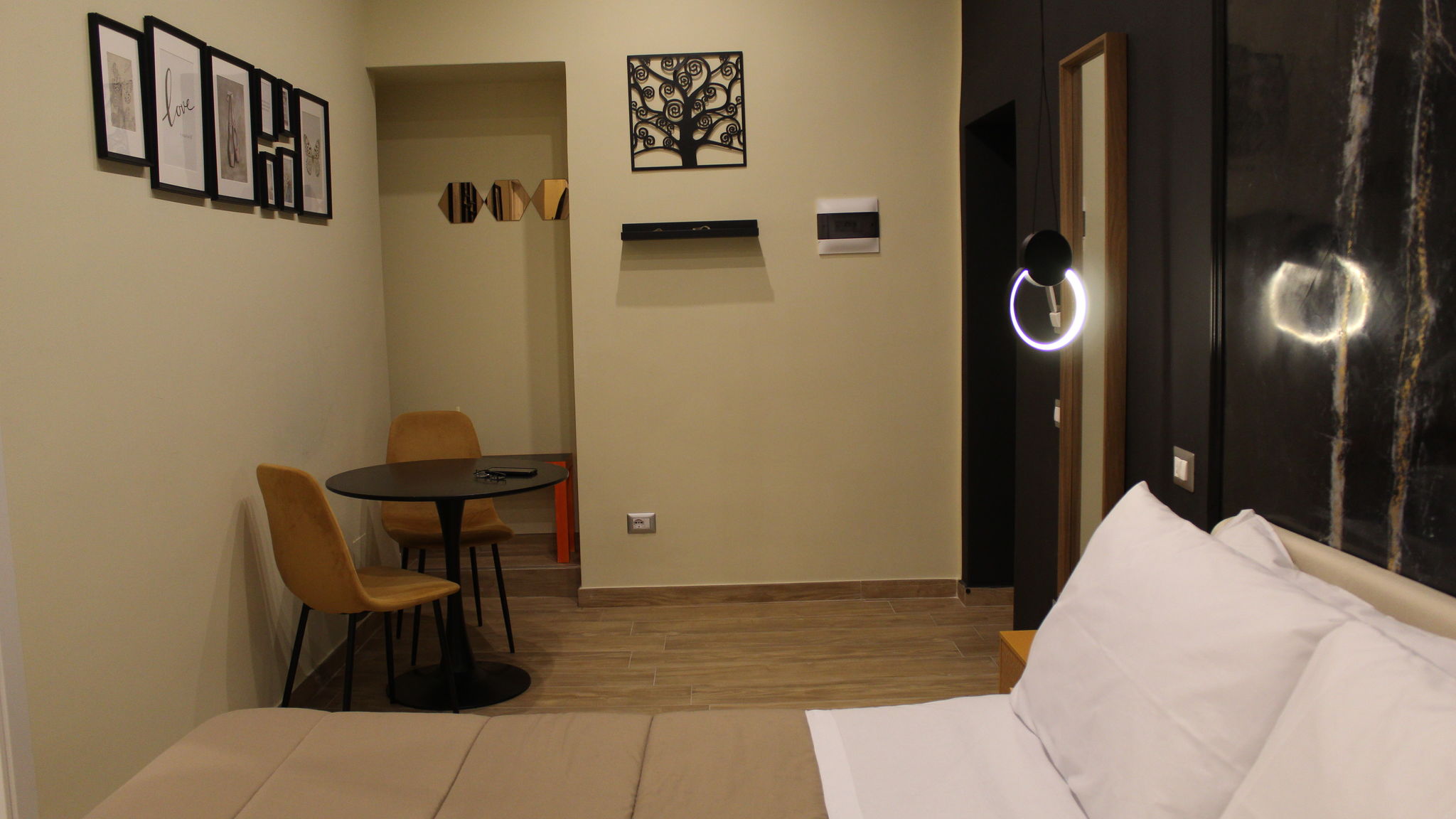 Italianway Napoli Camera Quadrupla con bagno - Blackwoody Toledo