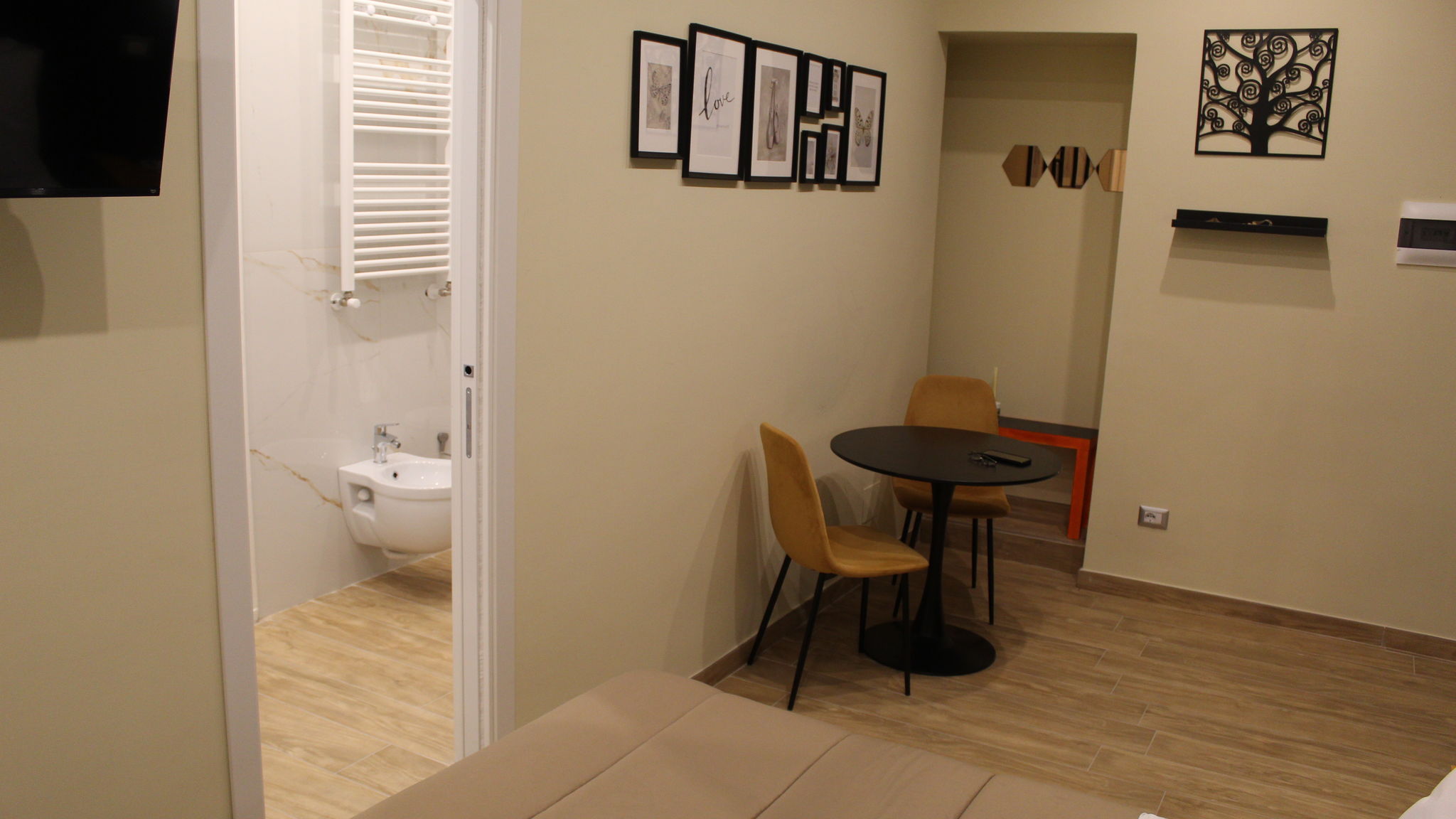 Italianway Napoli Camera Quadrupla con bagno - Blackwoody Toledo