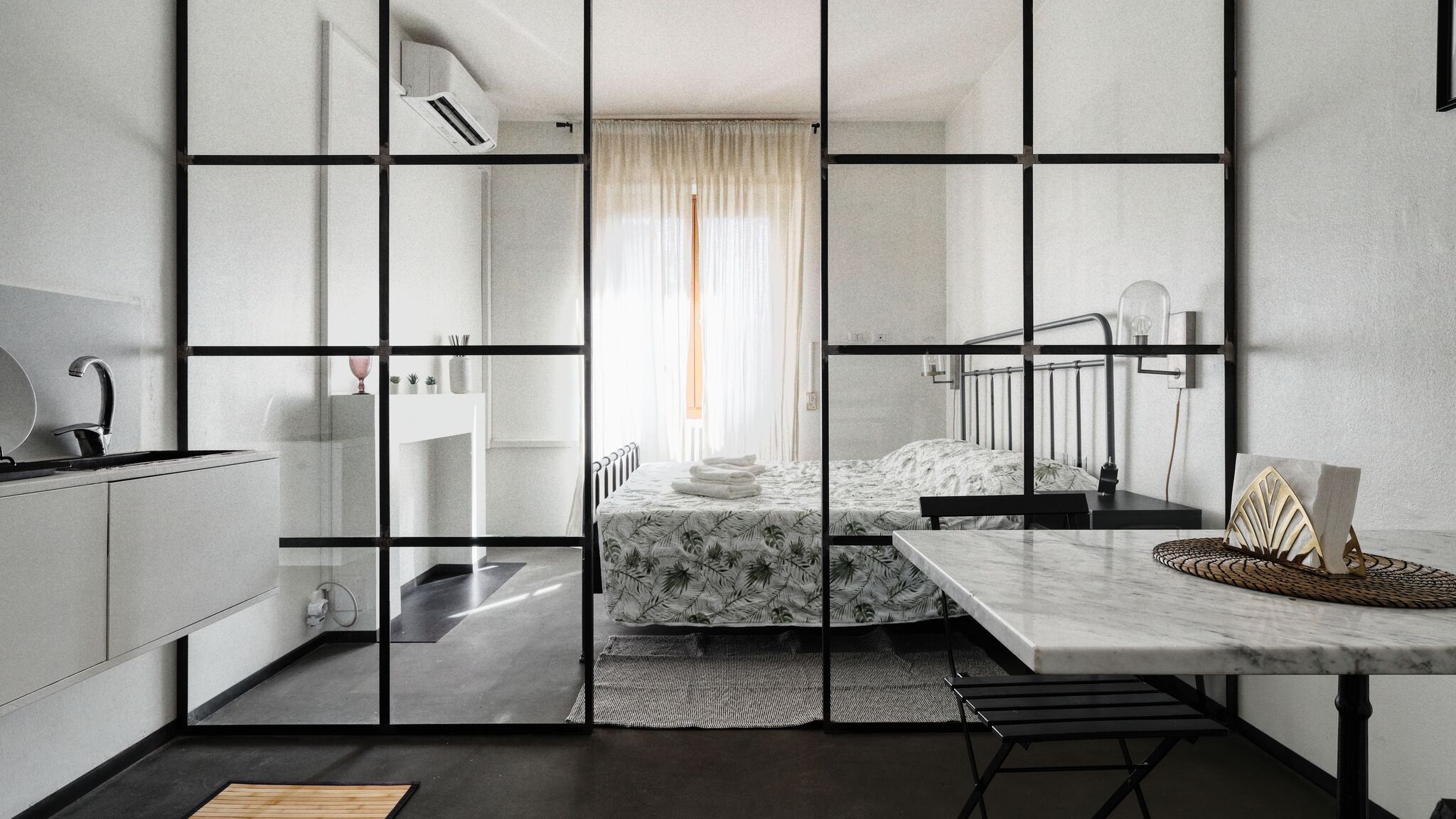 Italianway Milano Minimal Chic Studio near Milan Centrale