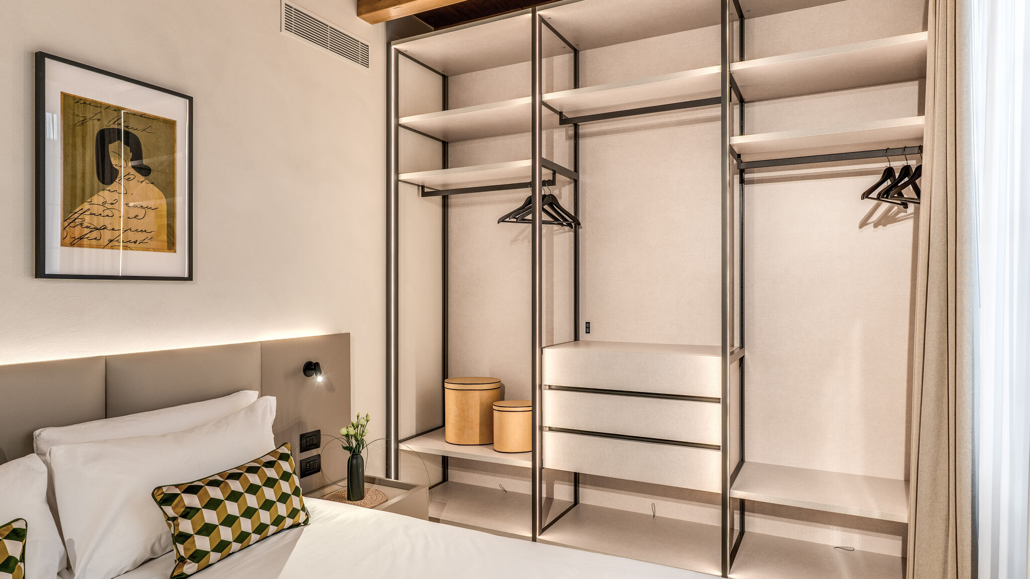 Italianway Milano Agnesi Statue - 1.001