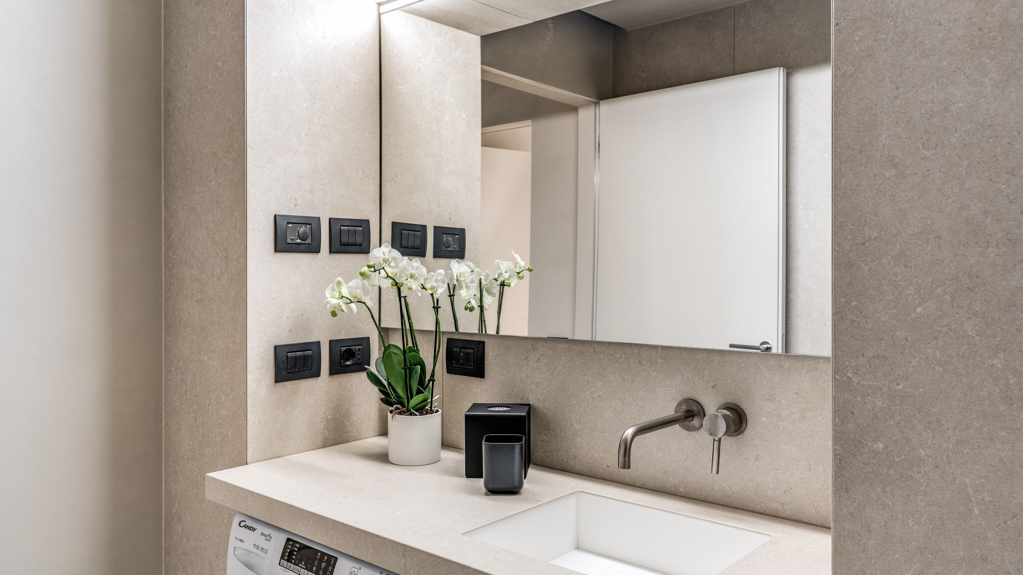 Italianway Milano Agnesi Statue - 1.001