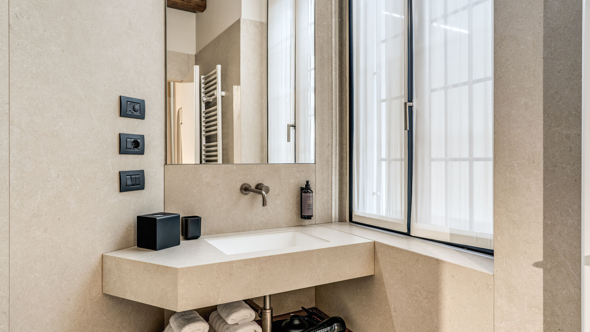 Italianway Milano Agnesi Statue - 1.001