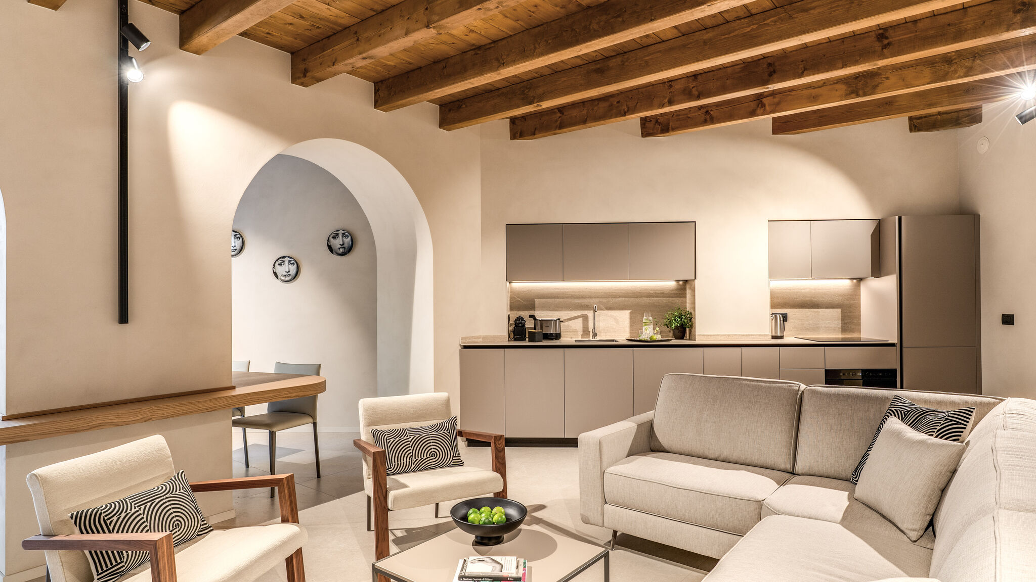 Italianway Milano Agnesi Statue - 1.001