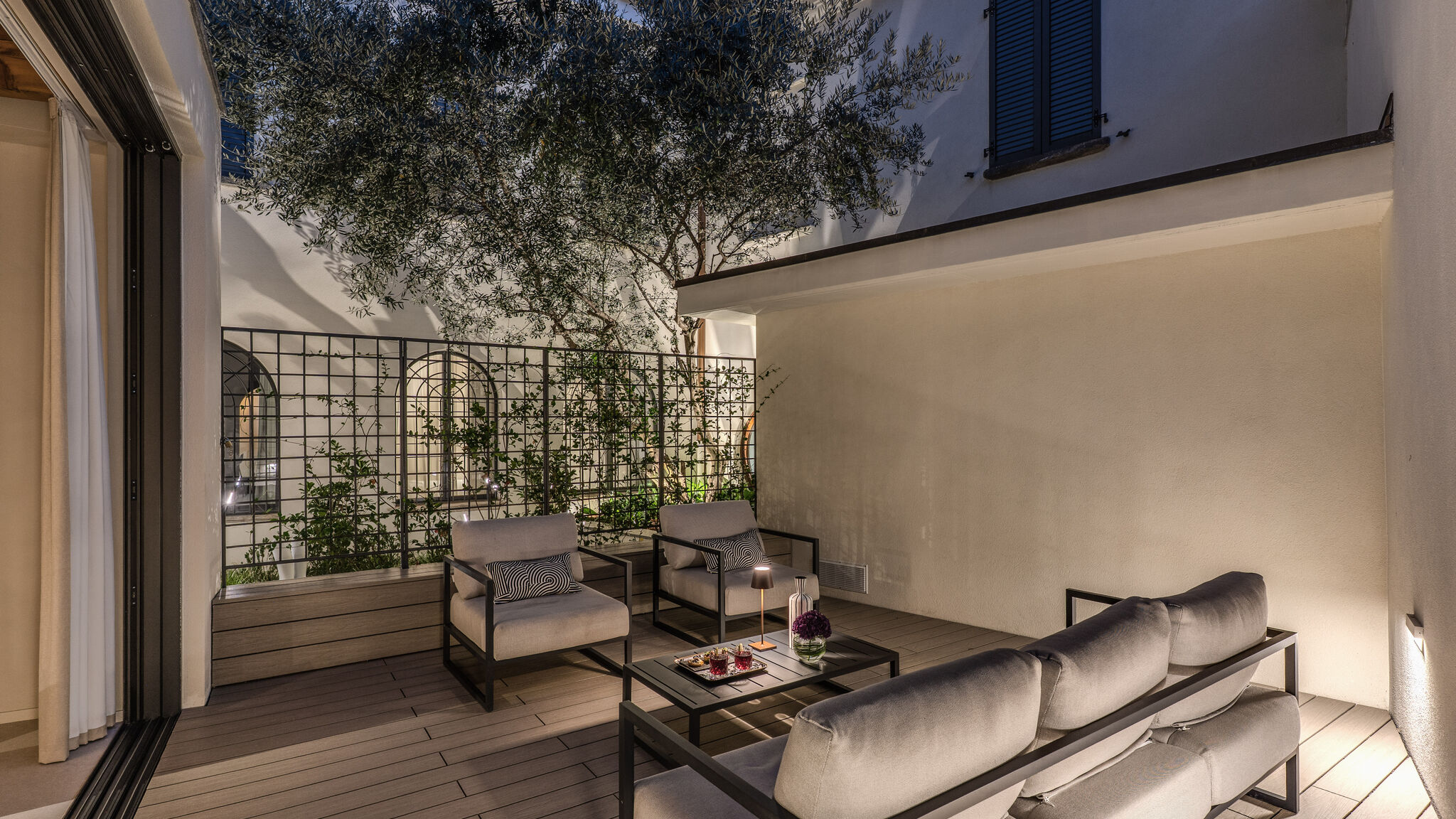 Italianway Milano Agnesi Statue - 1.001