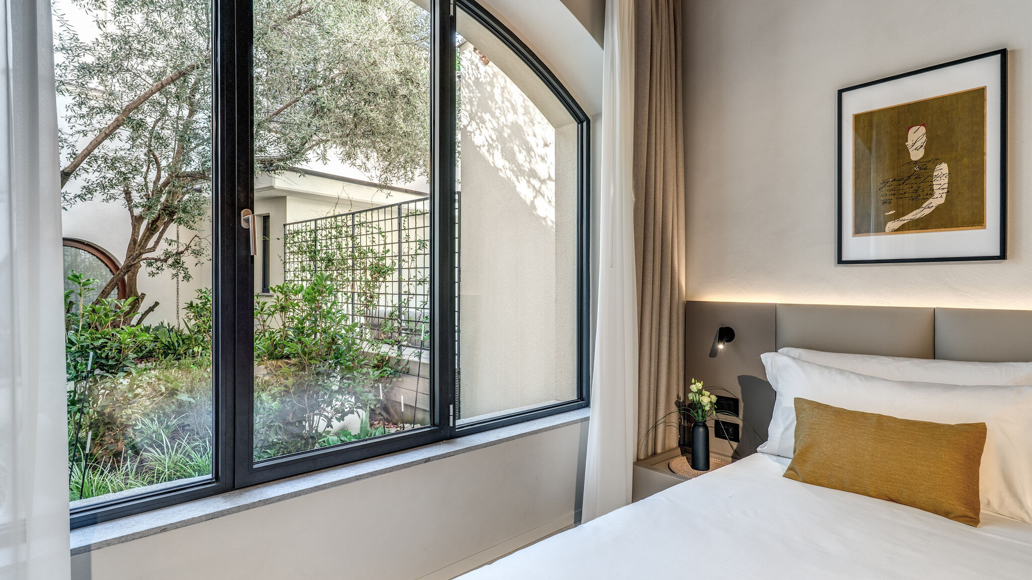 Italianway Milano Agnesi Statue - 1.002