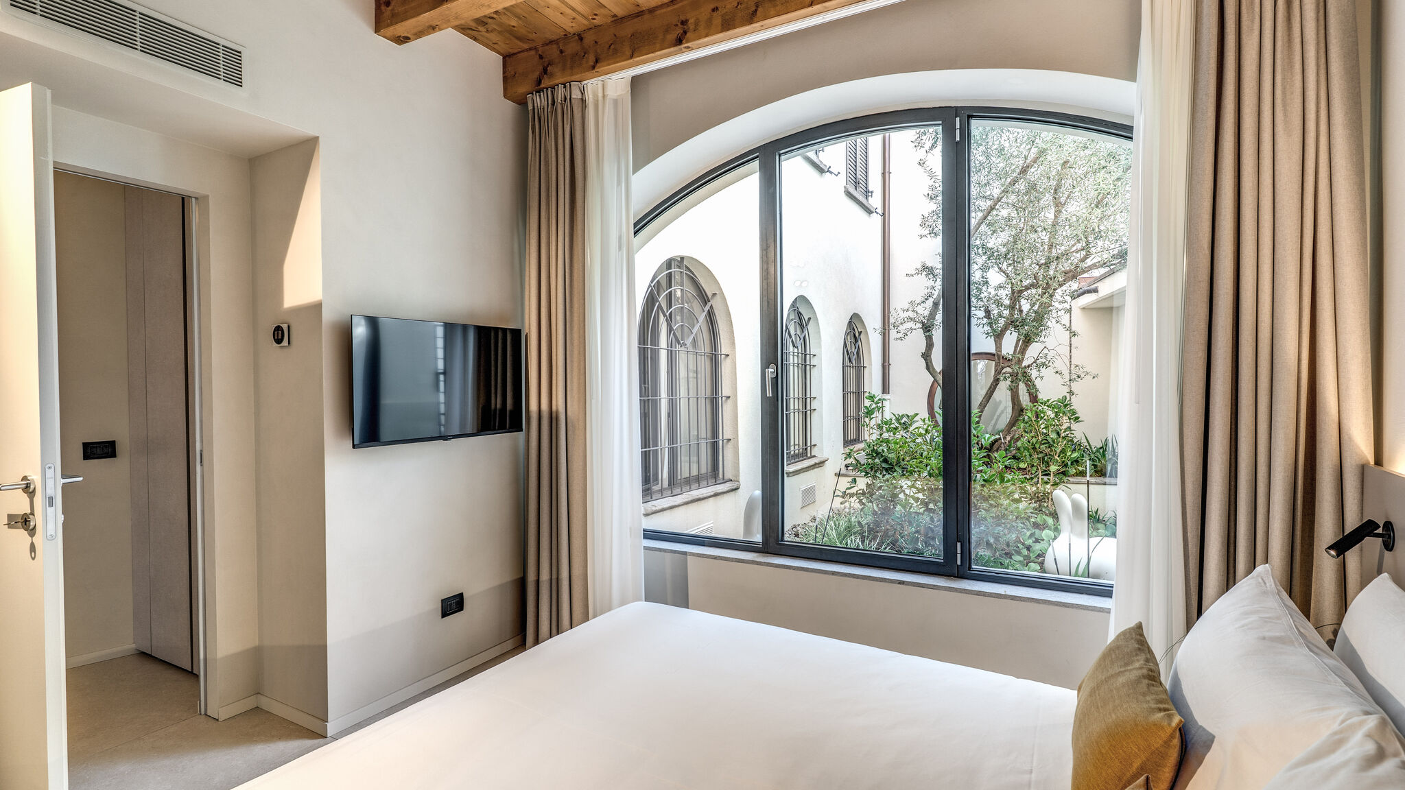 Italianway Milano Agnesi Statue - 1.002