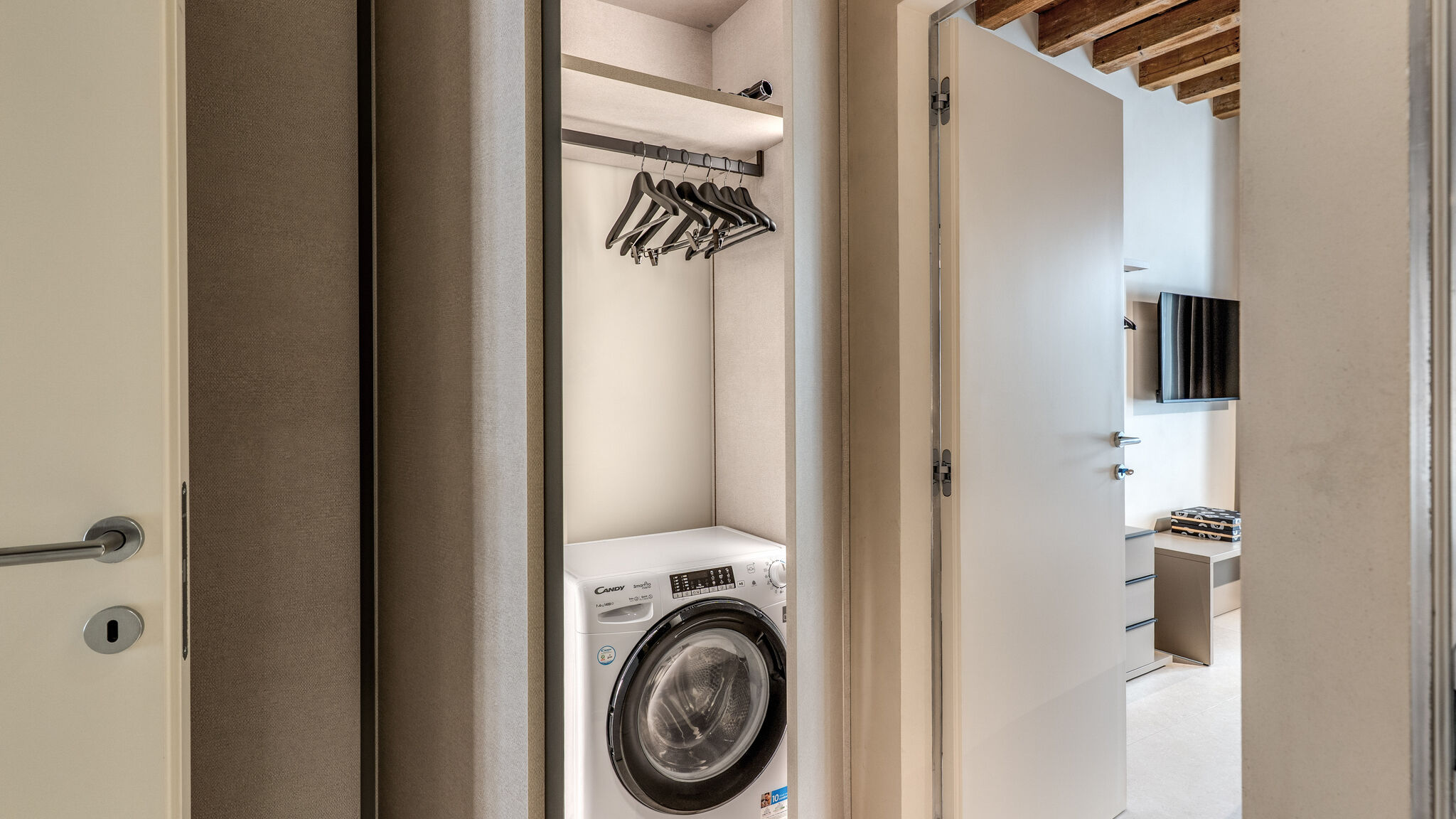 Italianway Milano Agnesi Statue - 1.003