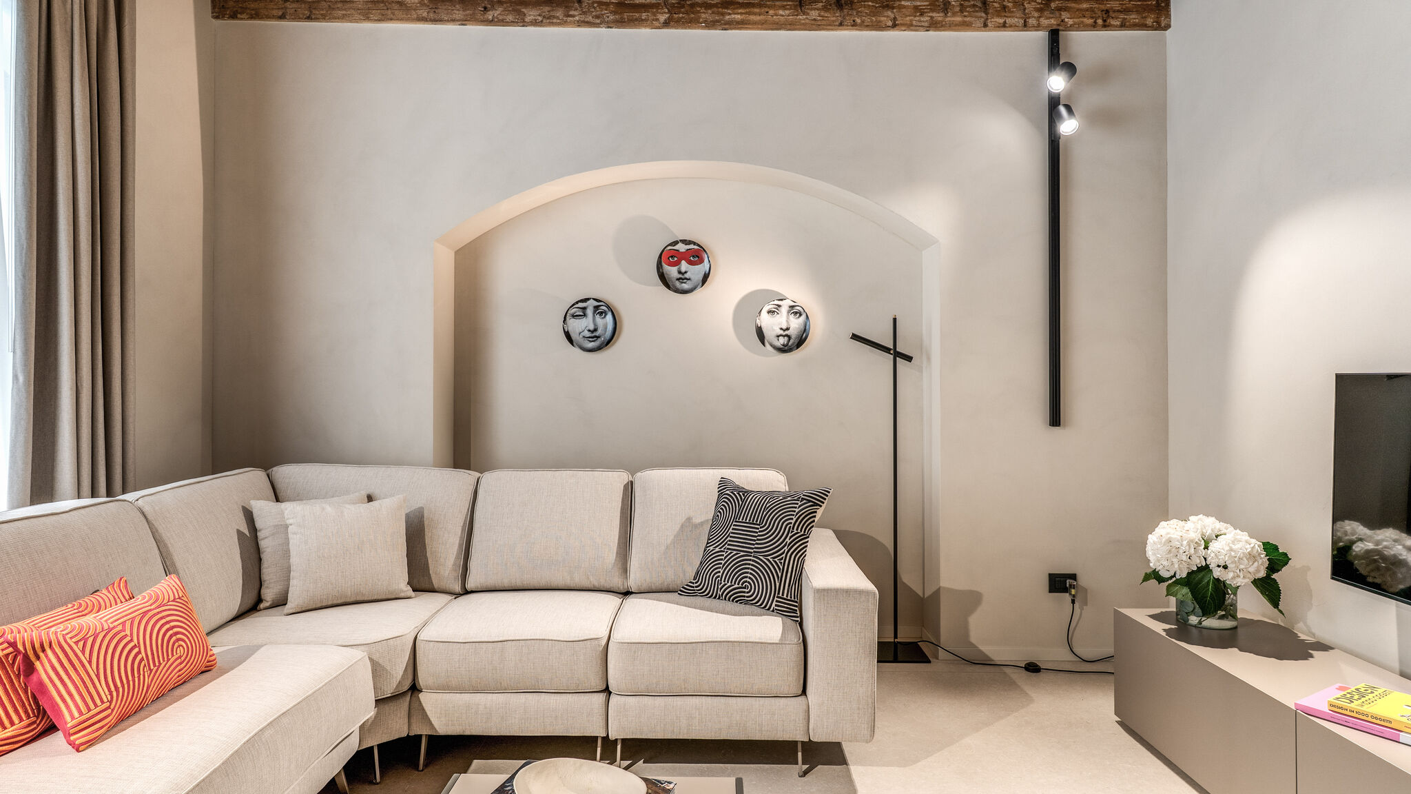 Italianway Milano Agnesi Statue - 1.003