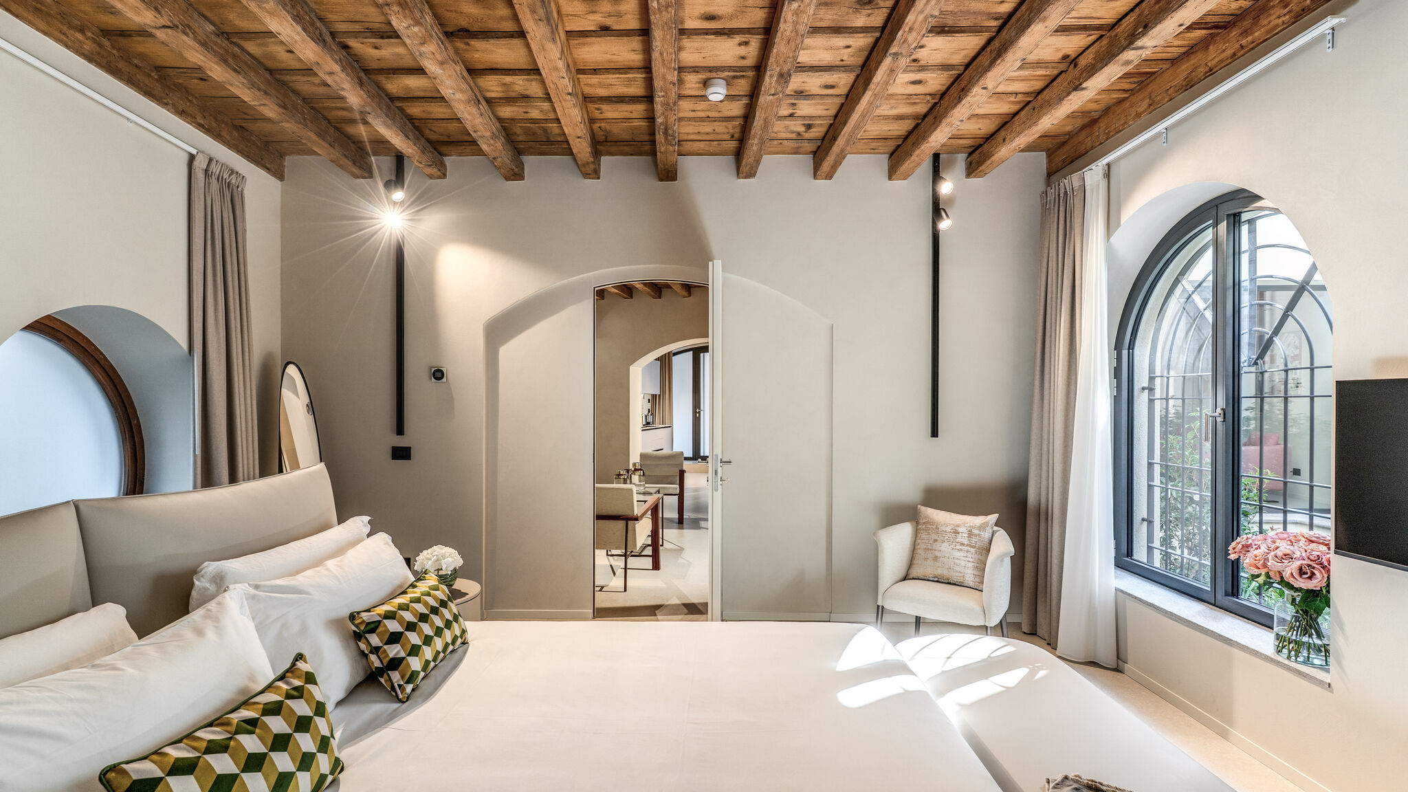 Italianway Milano Agnesi Statue - 1.004