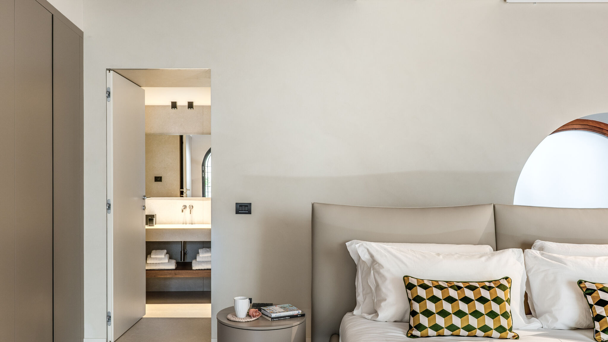 Italianway Milano Agnesi Statue - 1.004