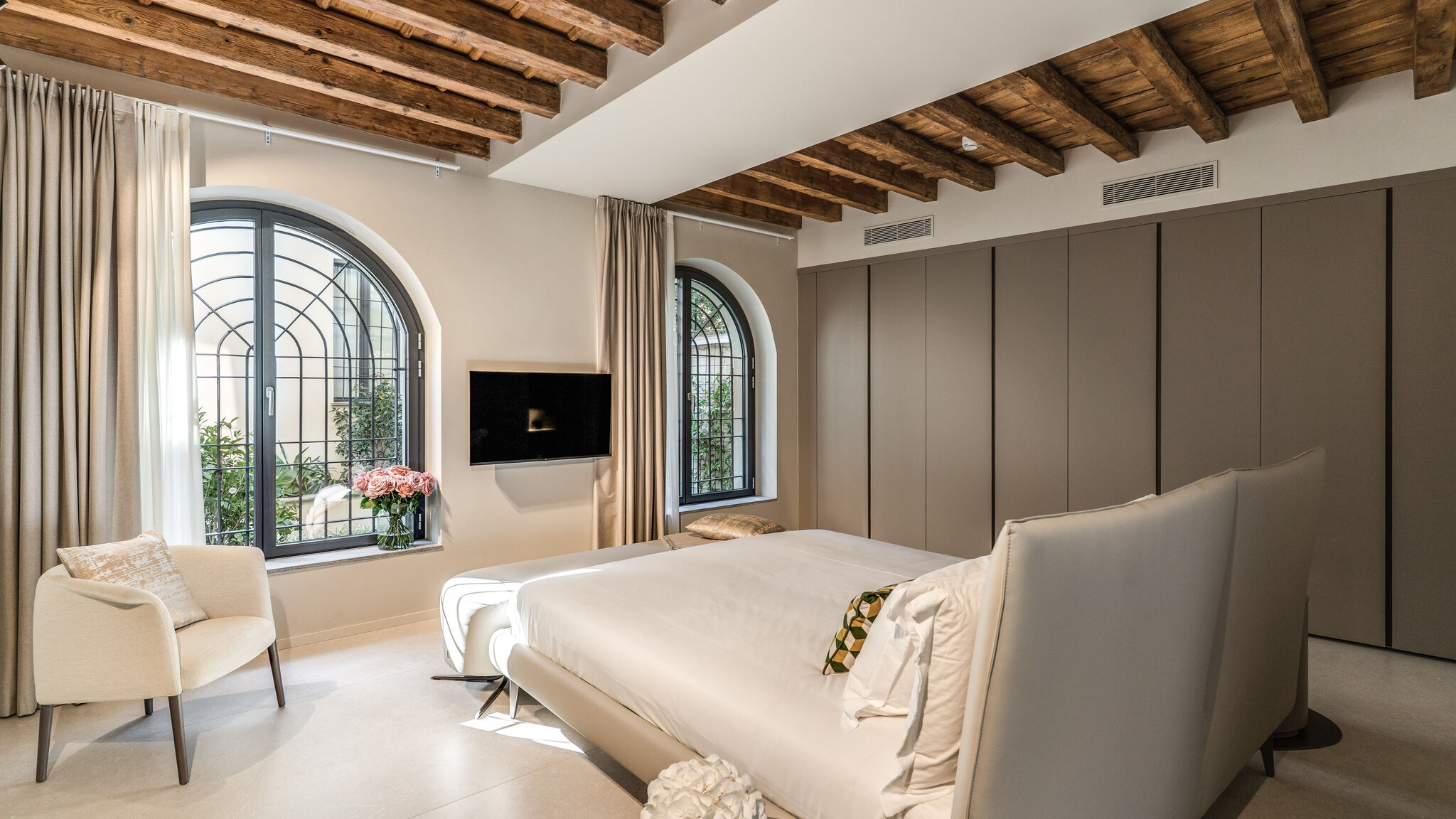 Italianway Milano Agnesi Statue - 1.004