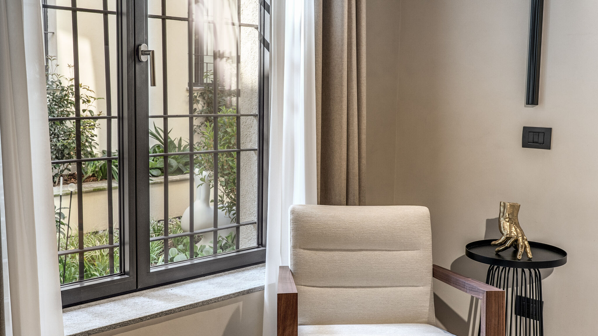 Italianway Milano Agnesi Statue - 1.004