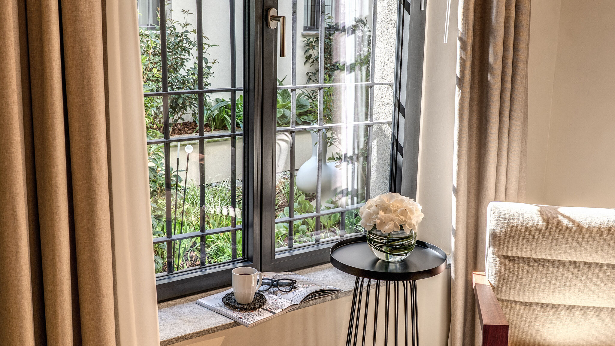 Italianway Milano Agnesi Statue - 1.004