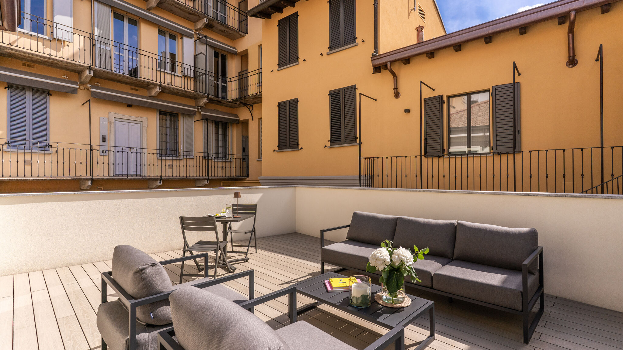 Italianway Milano Agnesi Statue - 1.101