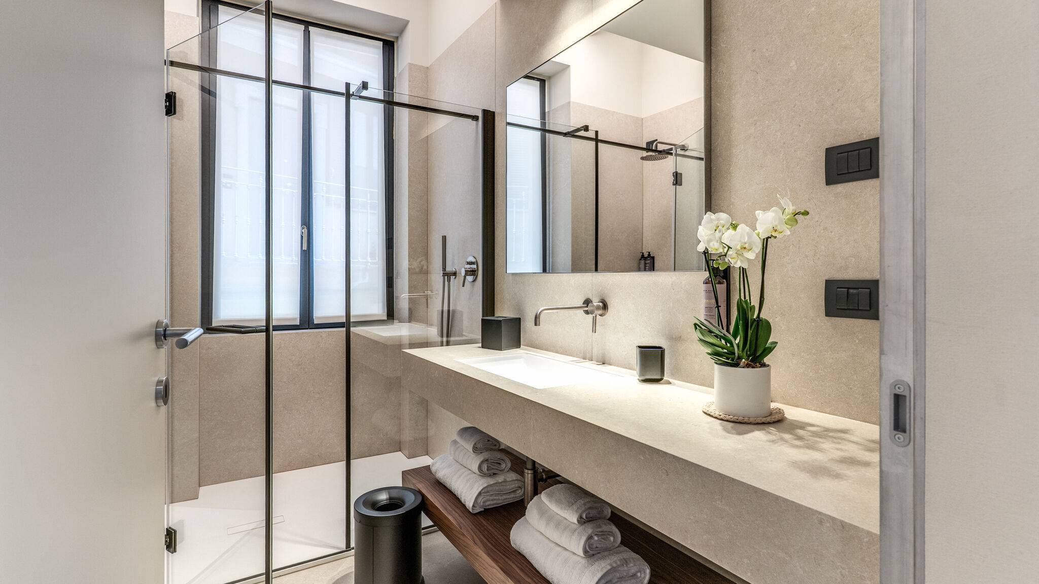 Italianway Milano Agnesi Statue - 1.101