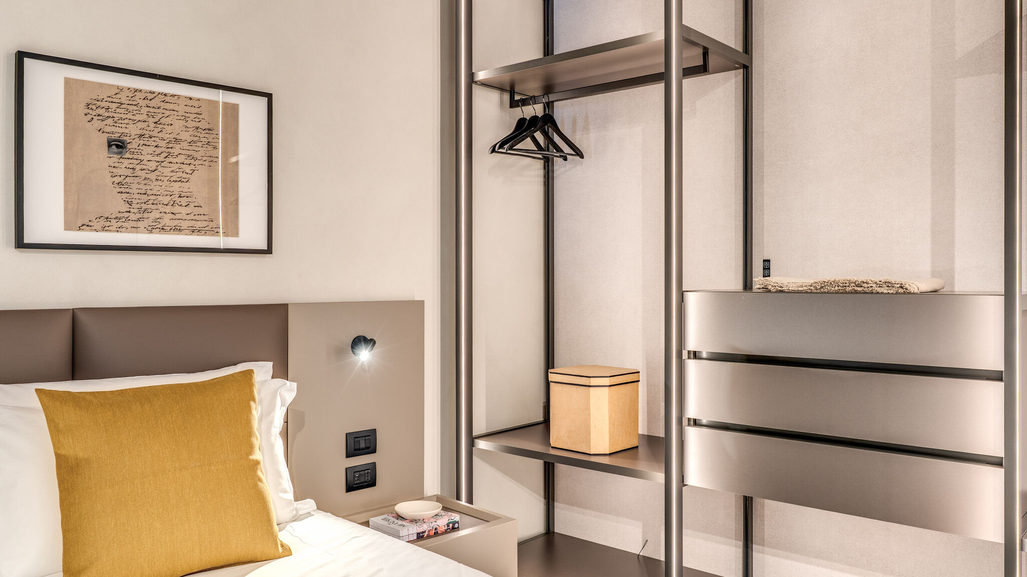 Italianway Milano Agnesi Statue - 1.101