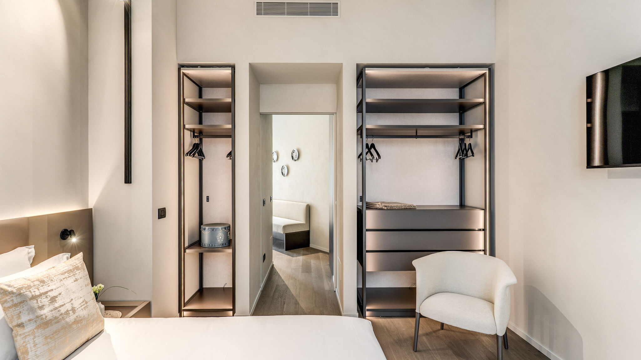 Italianway Milano Agnesi Statue - 1.103