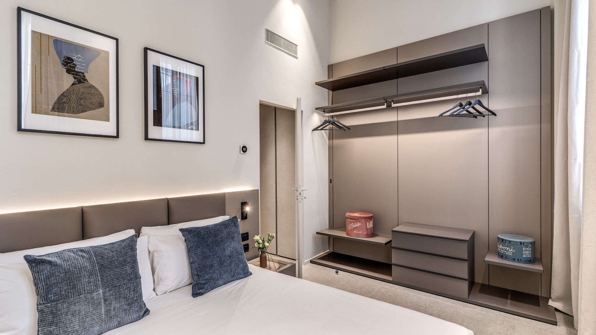 Italianway Milano Agnesi Statue - 2.001