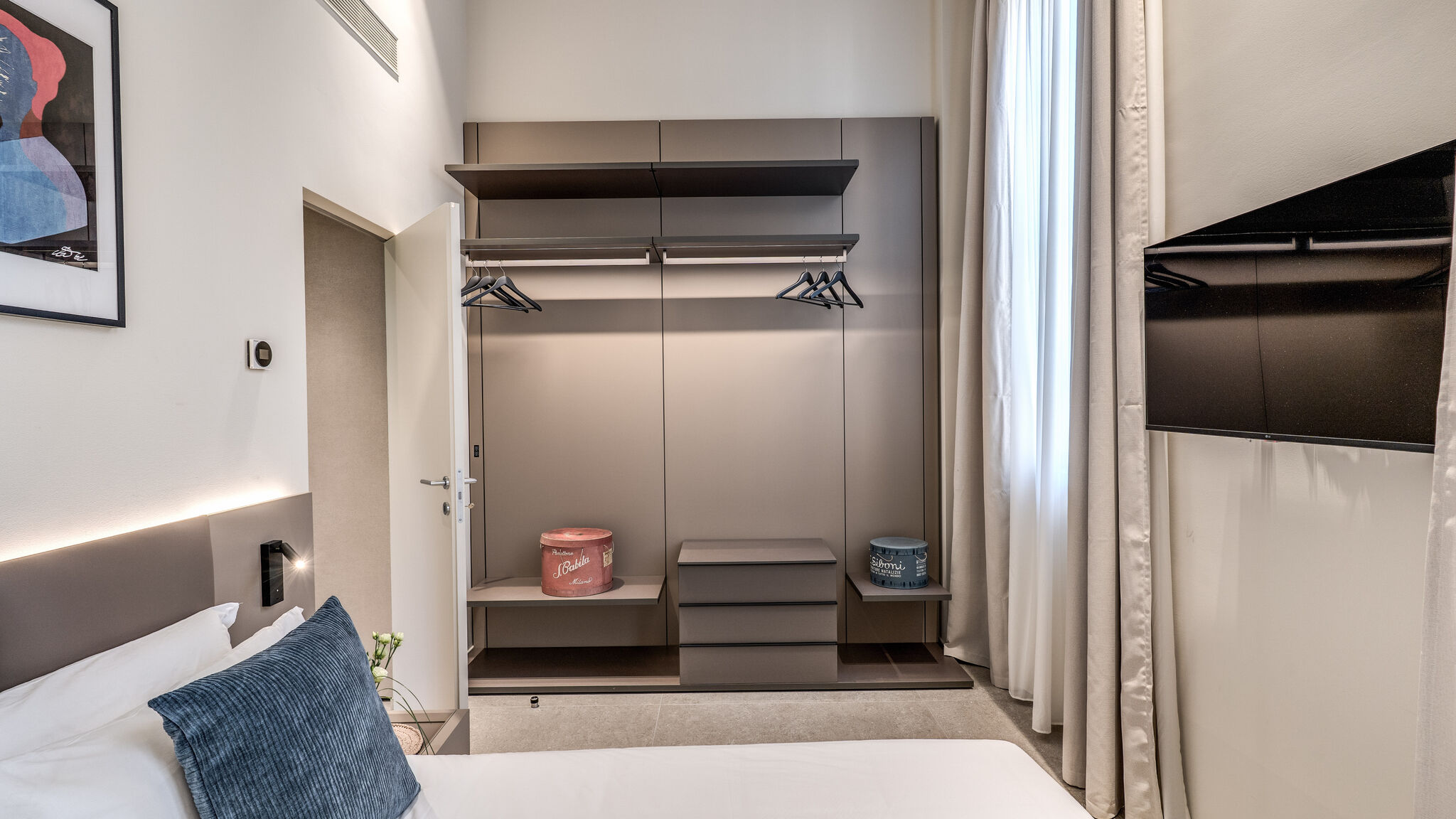 Italianway Milano Agnesi Statue - 2.001