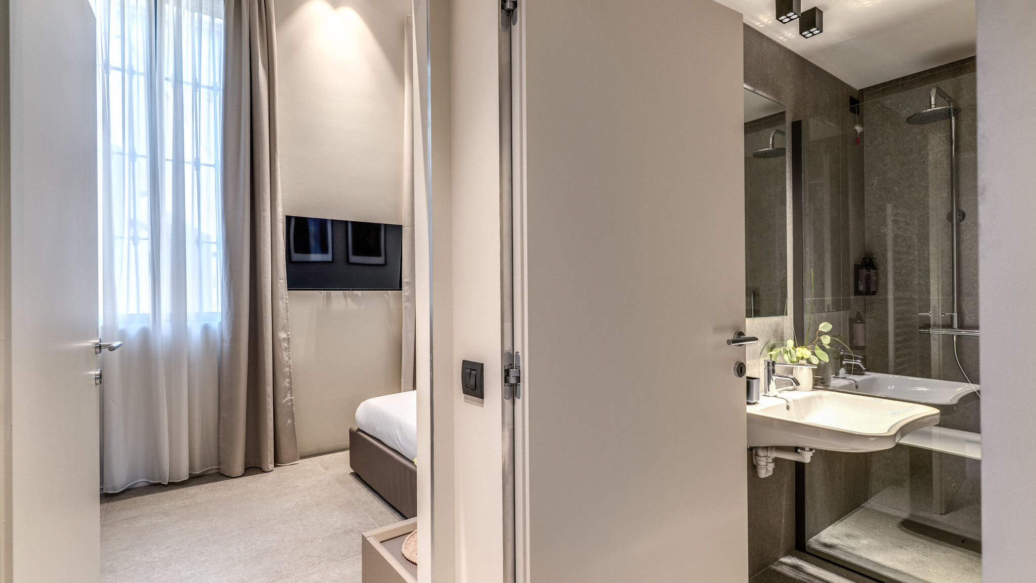 Italianway Milano Agnesi Statue - 2.001