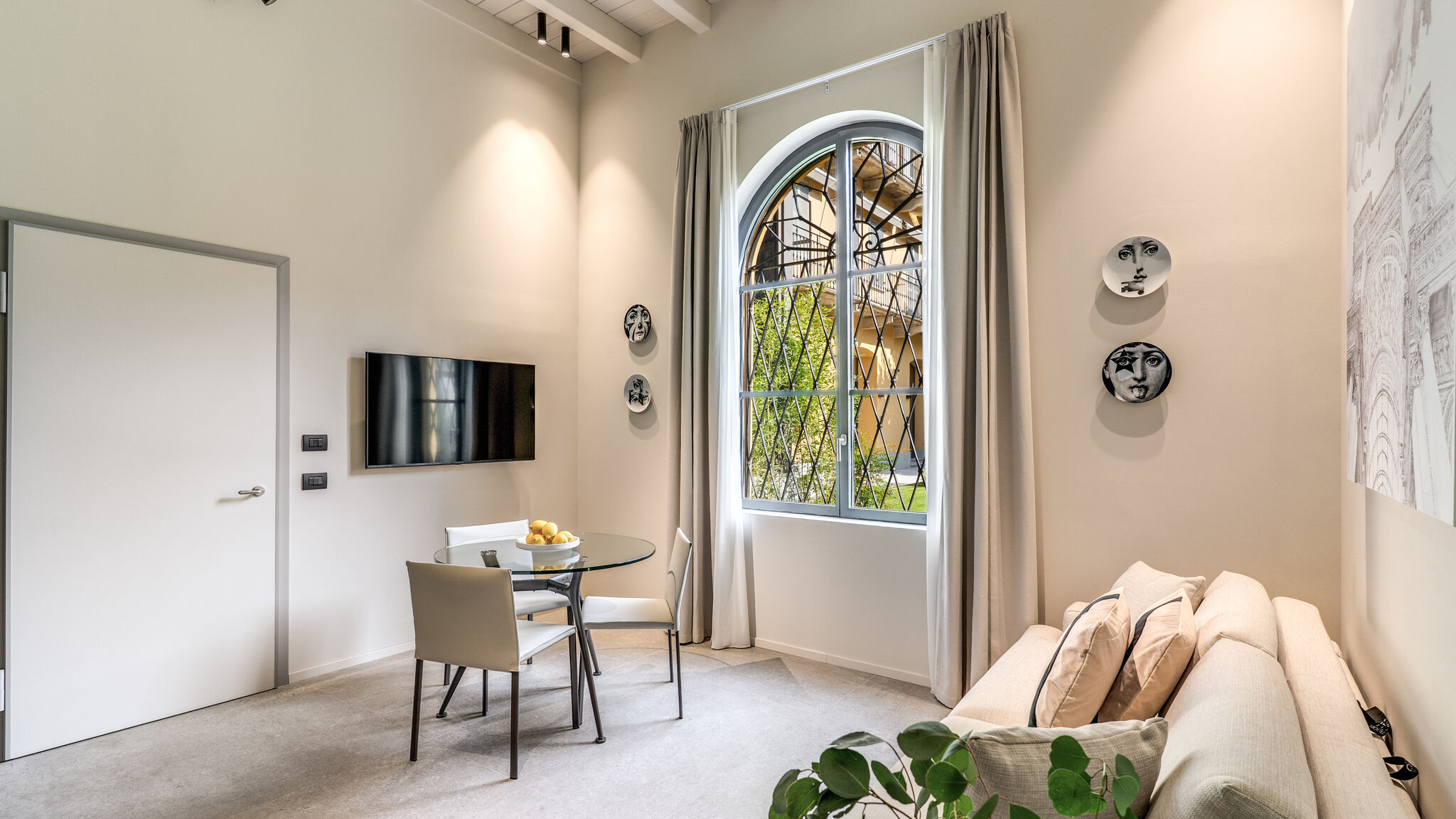 Italianway Milano Agnesi Statue - 2.001