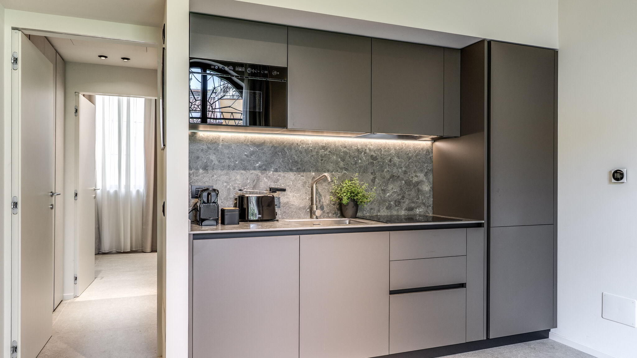 Italianway Milano Agnesi Statue - 2.001