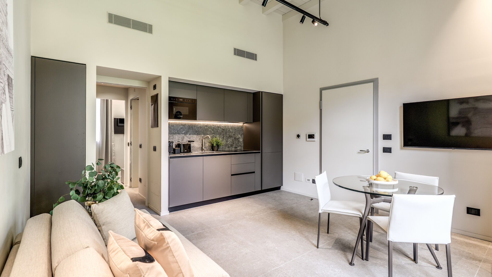 Italianway Milano Agnesi Statue - 2.001