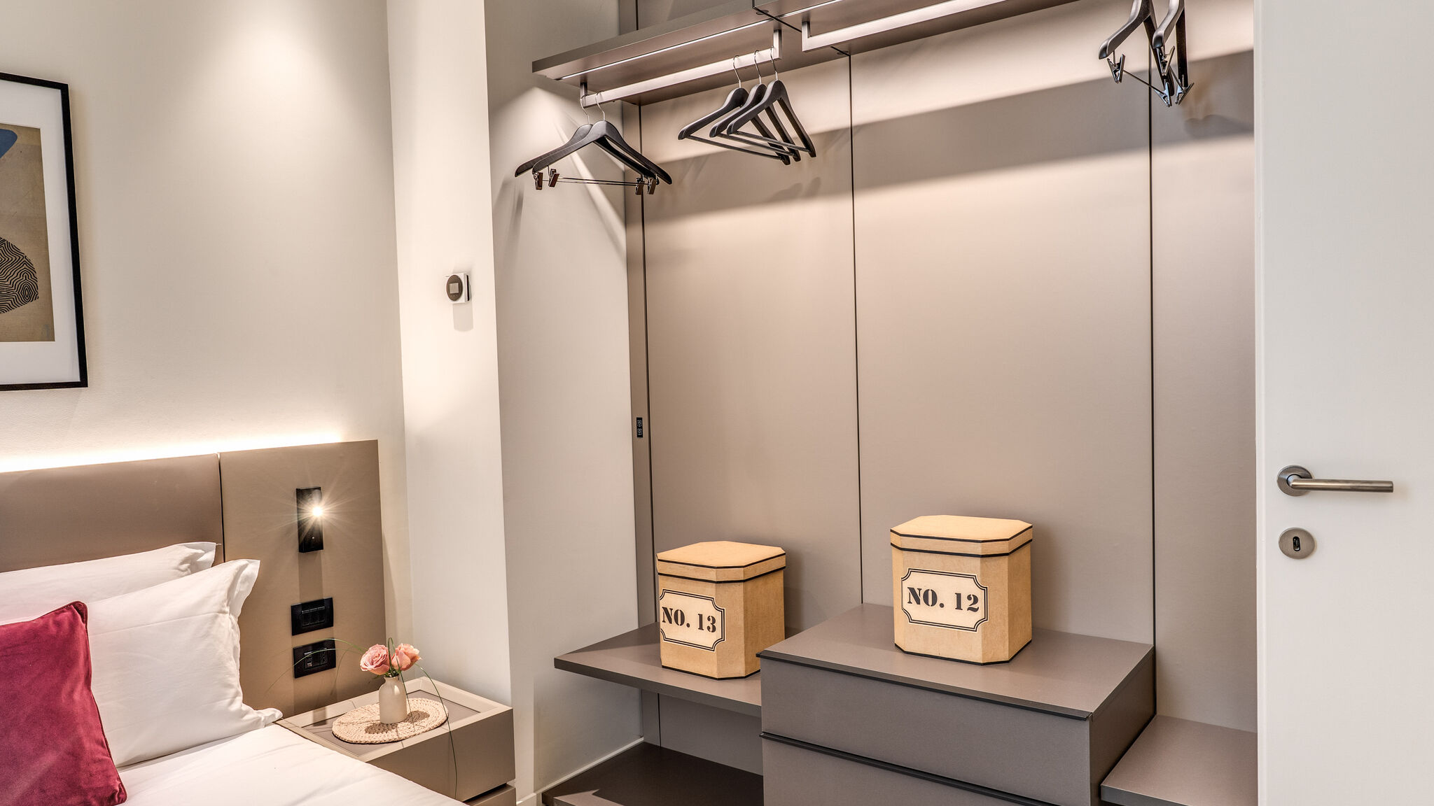 Italianway Milano Agnesi Statue - 3.001