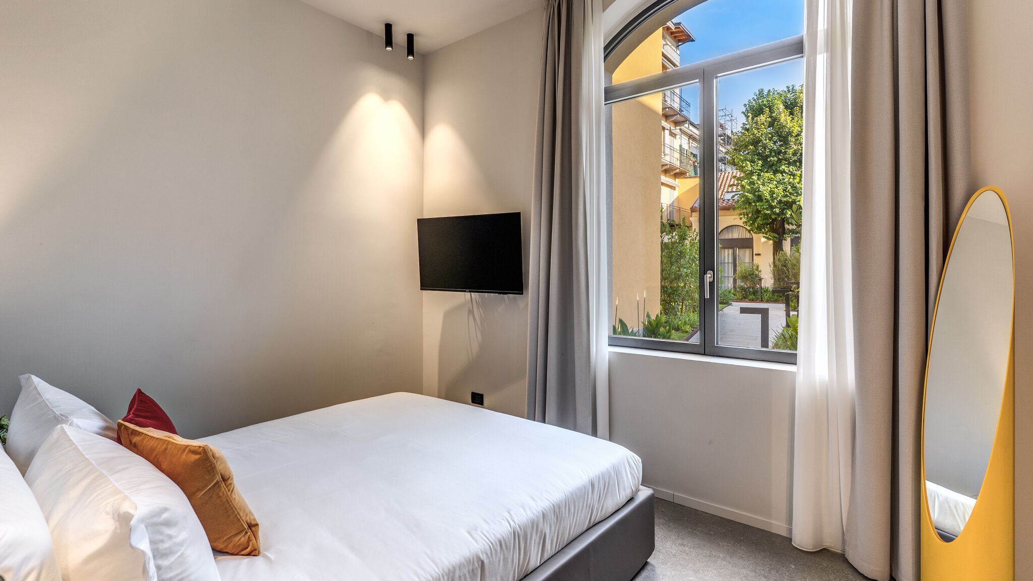 Italianway Milano Agnesi Statue - 3.001