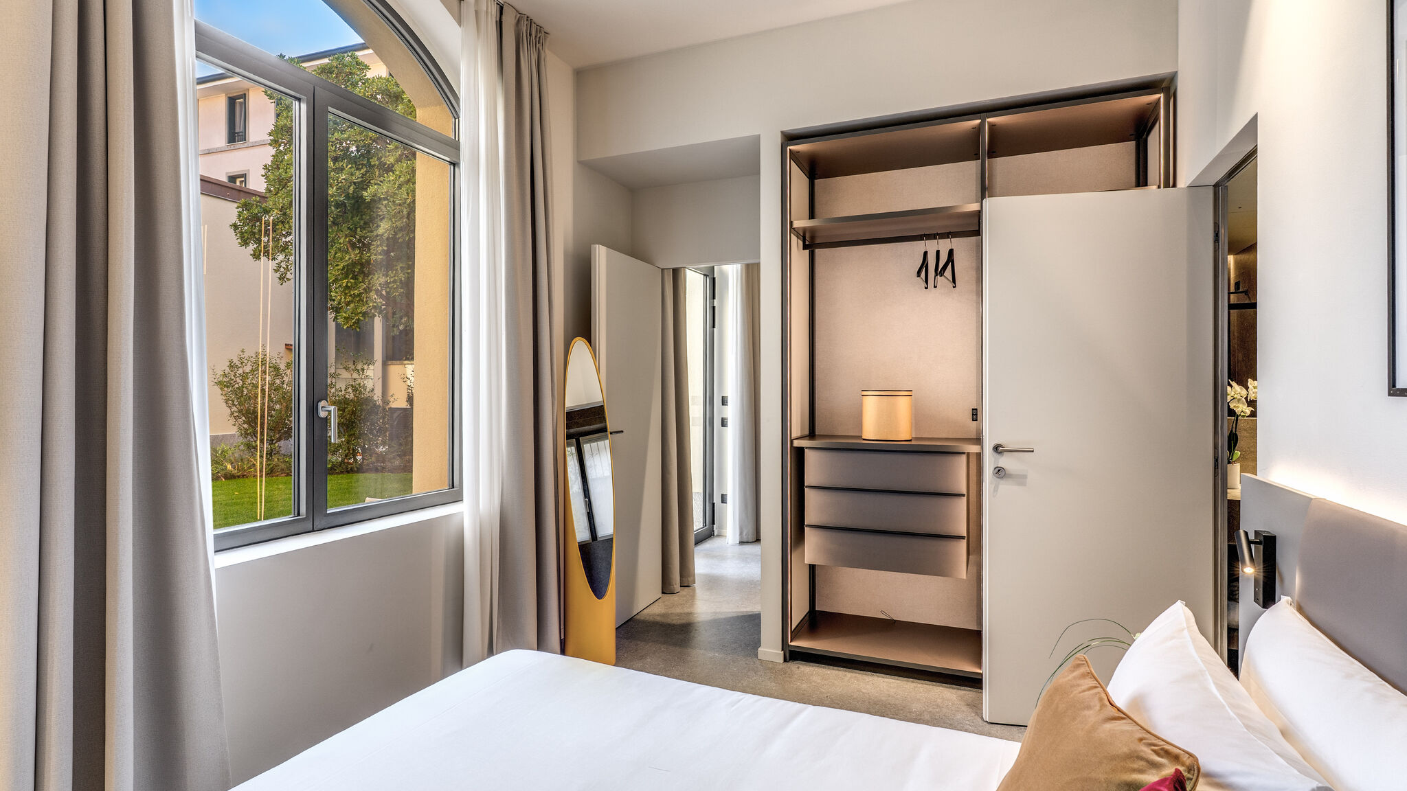 Italianway Milano Agnesi Statue - 3.001