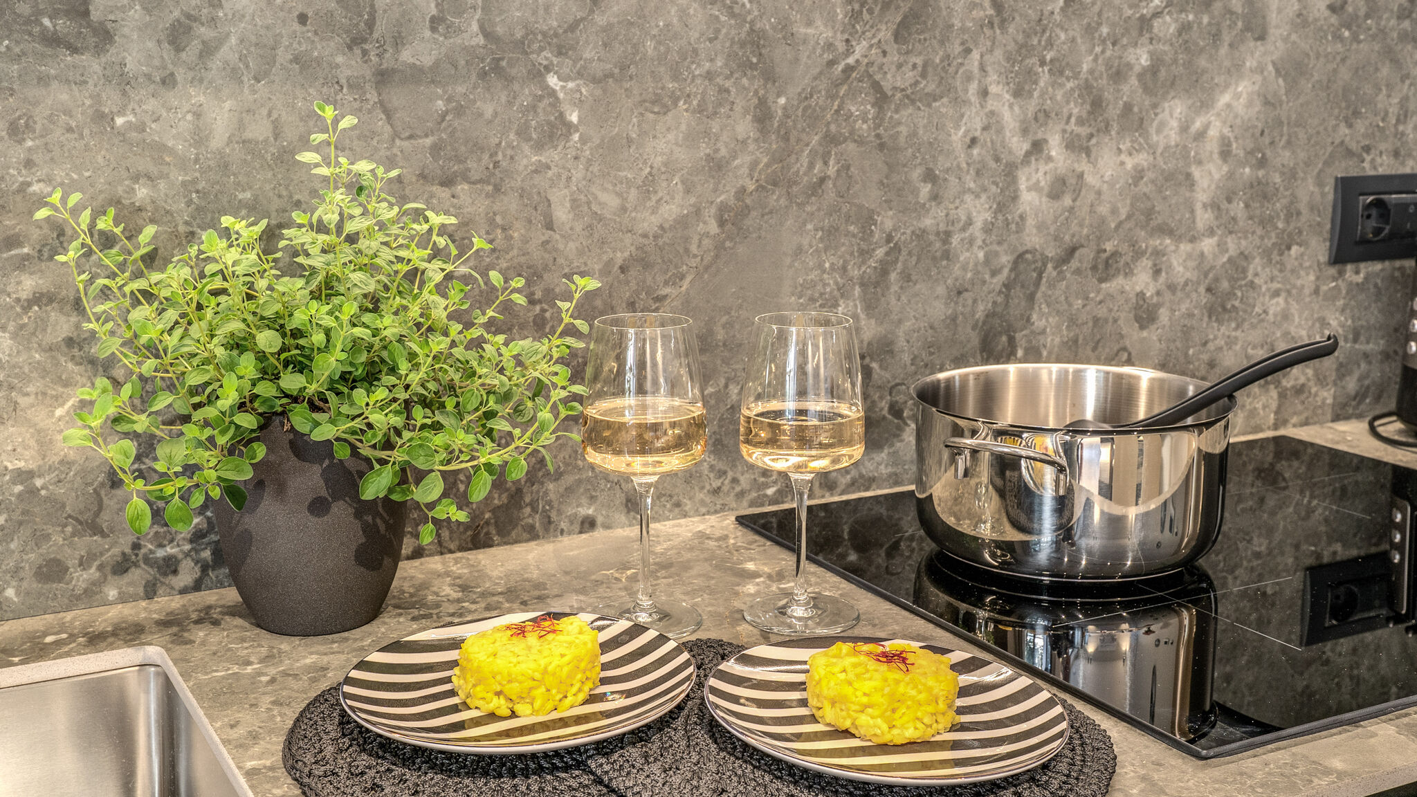 Italianway Milano Agnesi Statue - 3.001