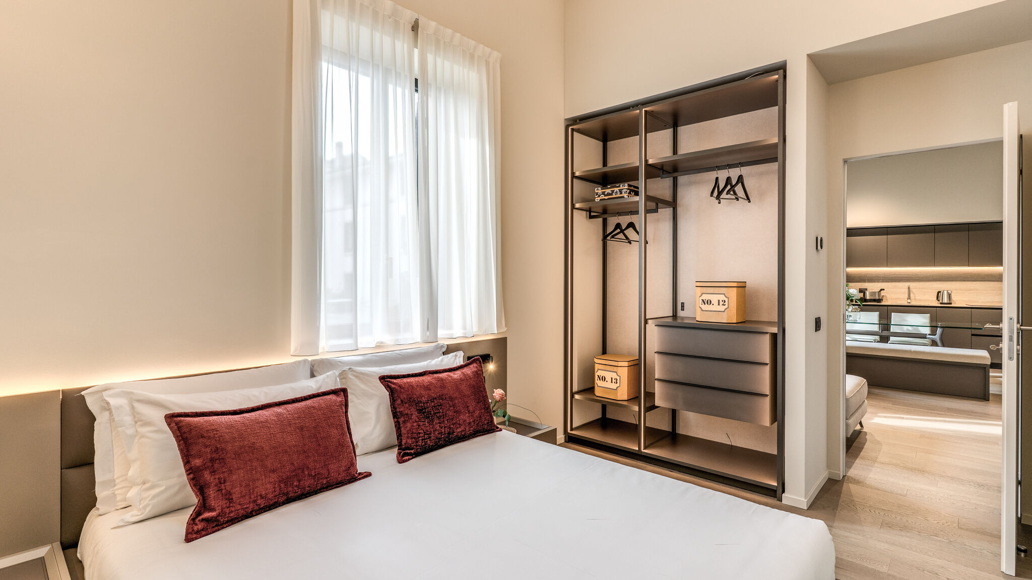 Italianway Milano Agnesi Statue - 3.101