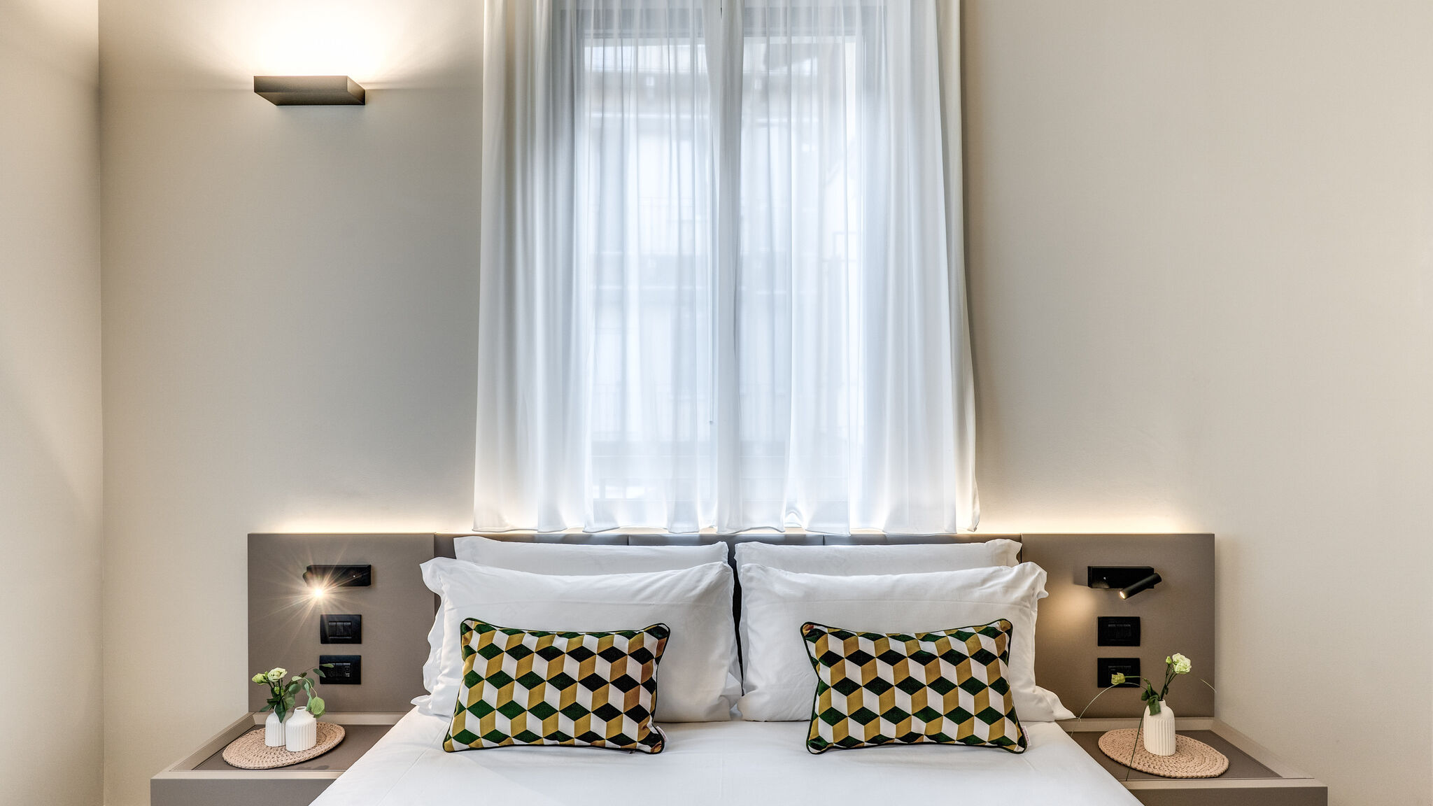 Italianway Milano Agnesi Statue - 3.101