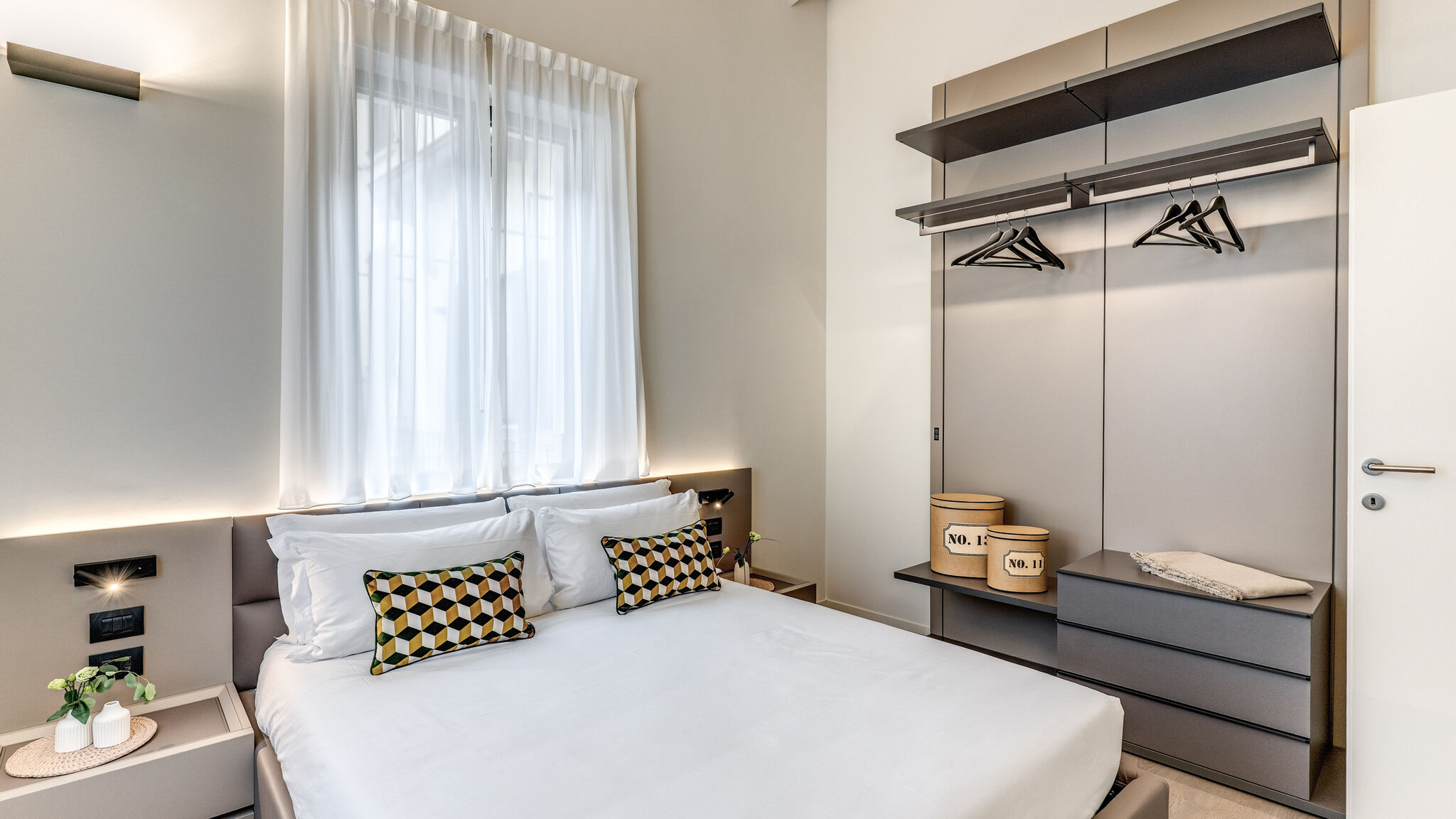 Italianway Milano Agnesi Statue - 3.101