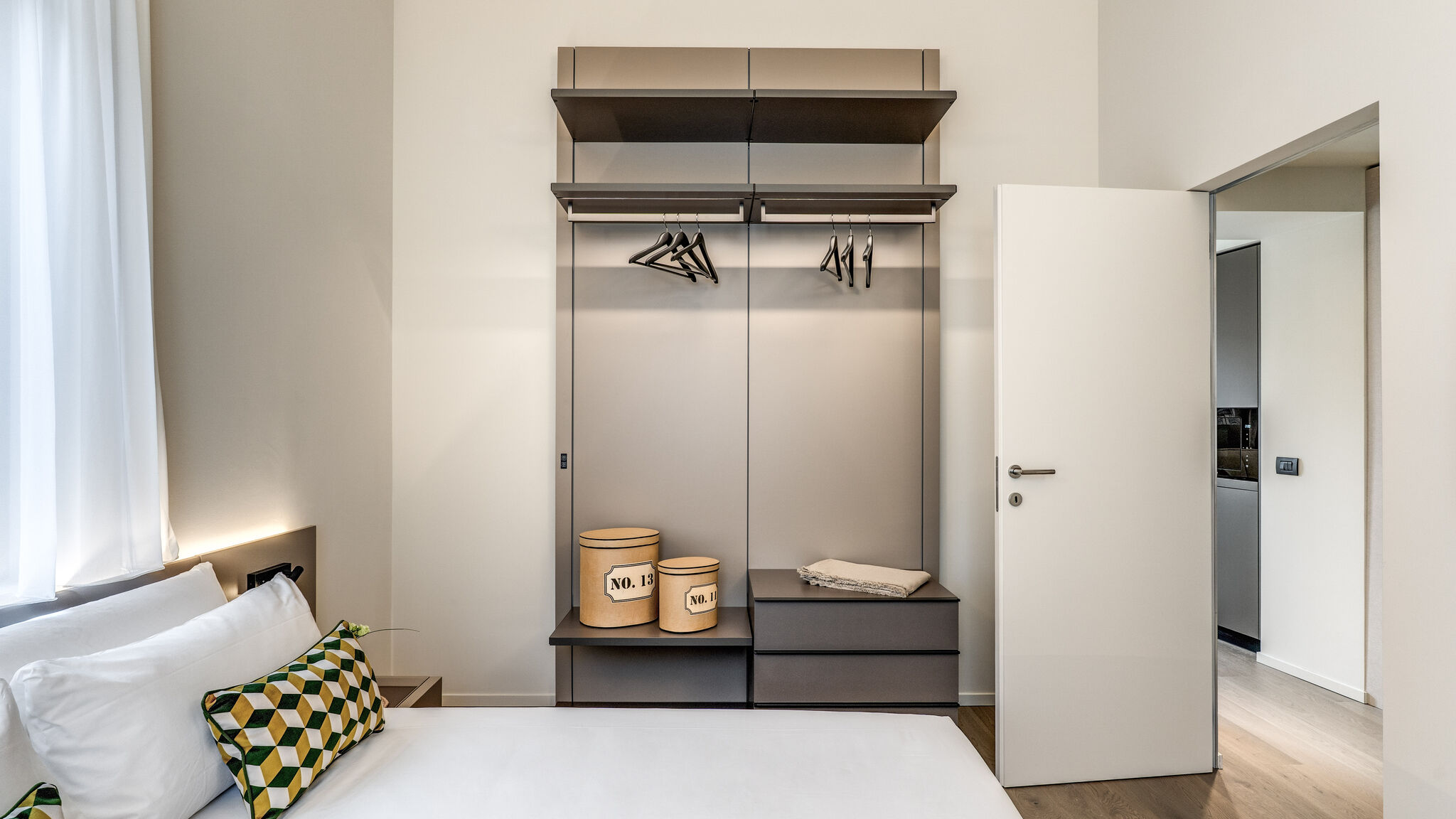 Italianway Milano Agnesi Statue - 3.101