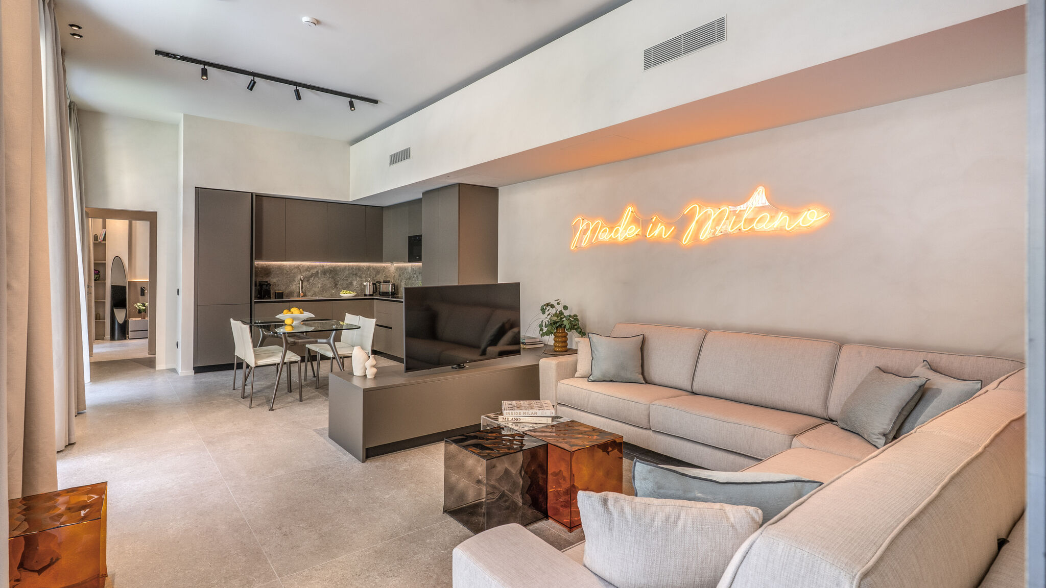 Italianway Milano Agnesi Statue - 4.001