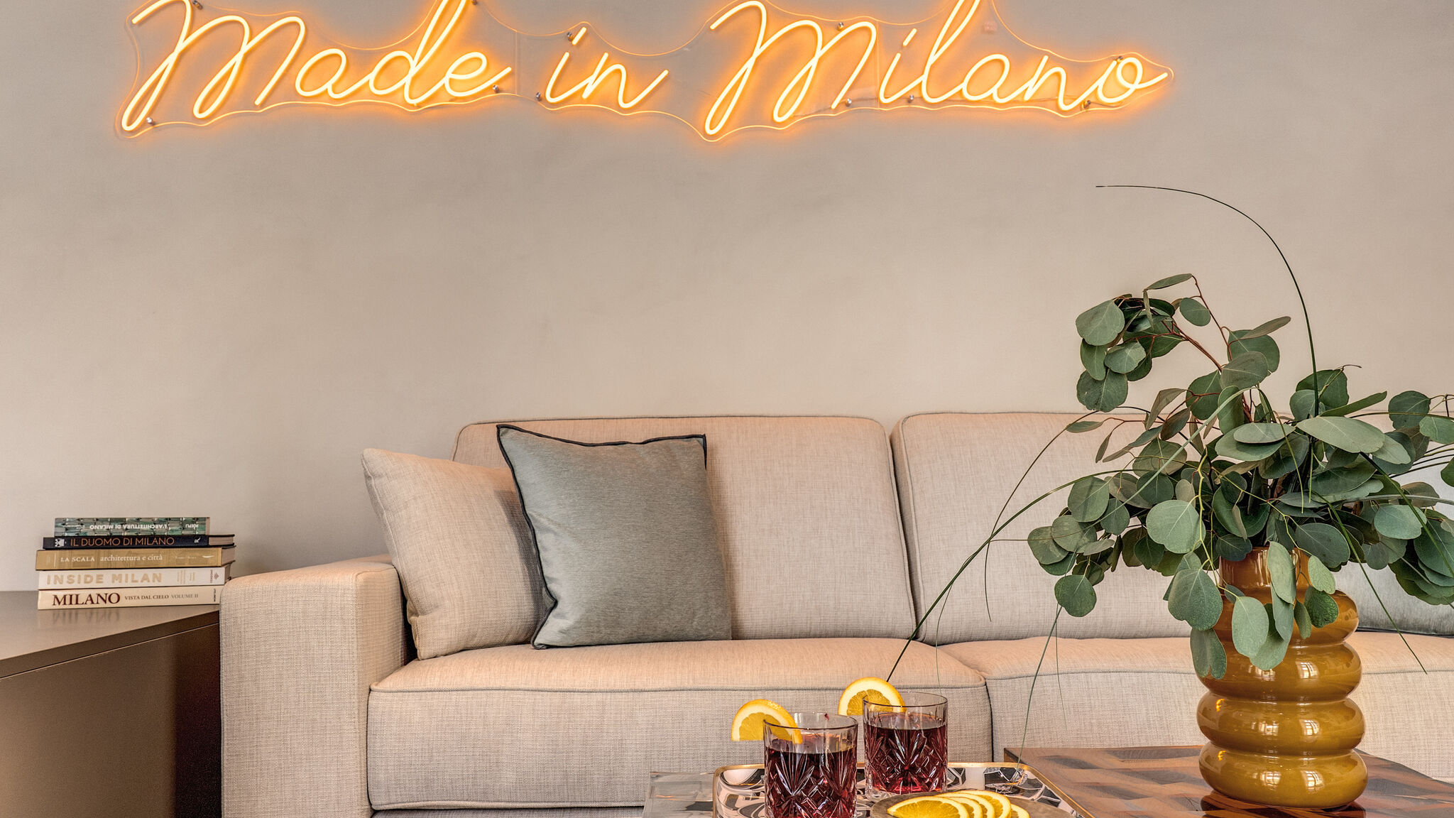 Italianway Milano Agnesi Statue - 4.001