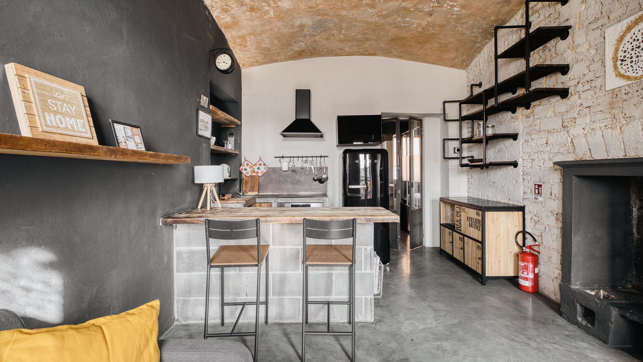 Italianway Milano NYC-Style Industrial Apt on Navigli, Milan