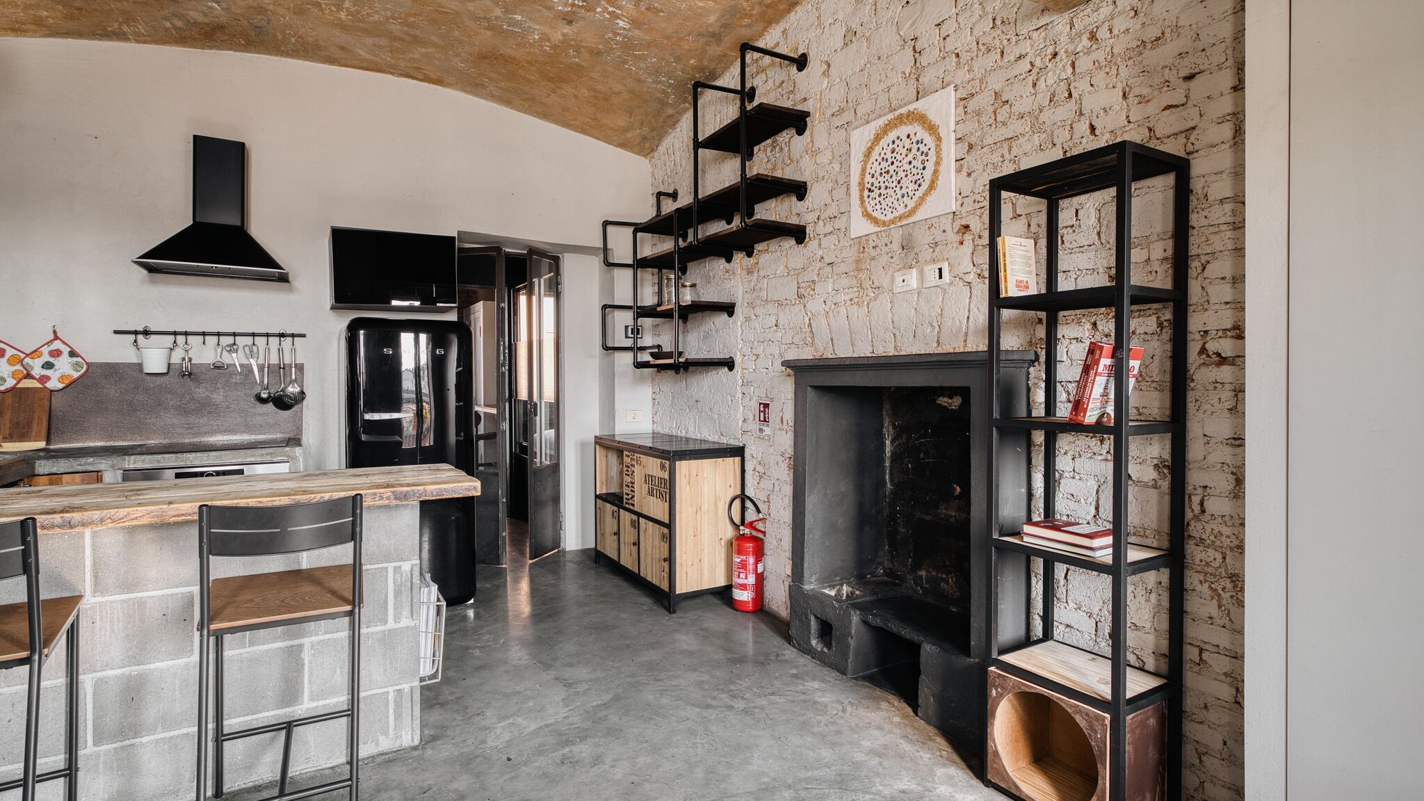 Italianway Milano NYC-Style Industrial Apt on Navigli, Milan