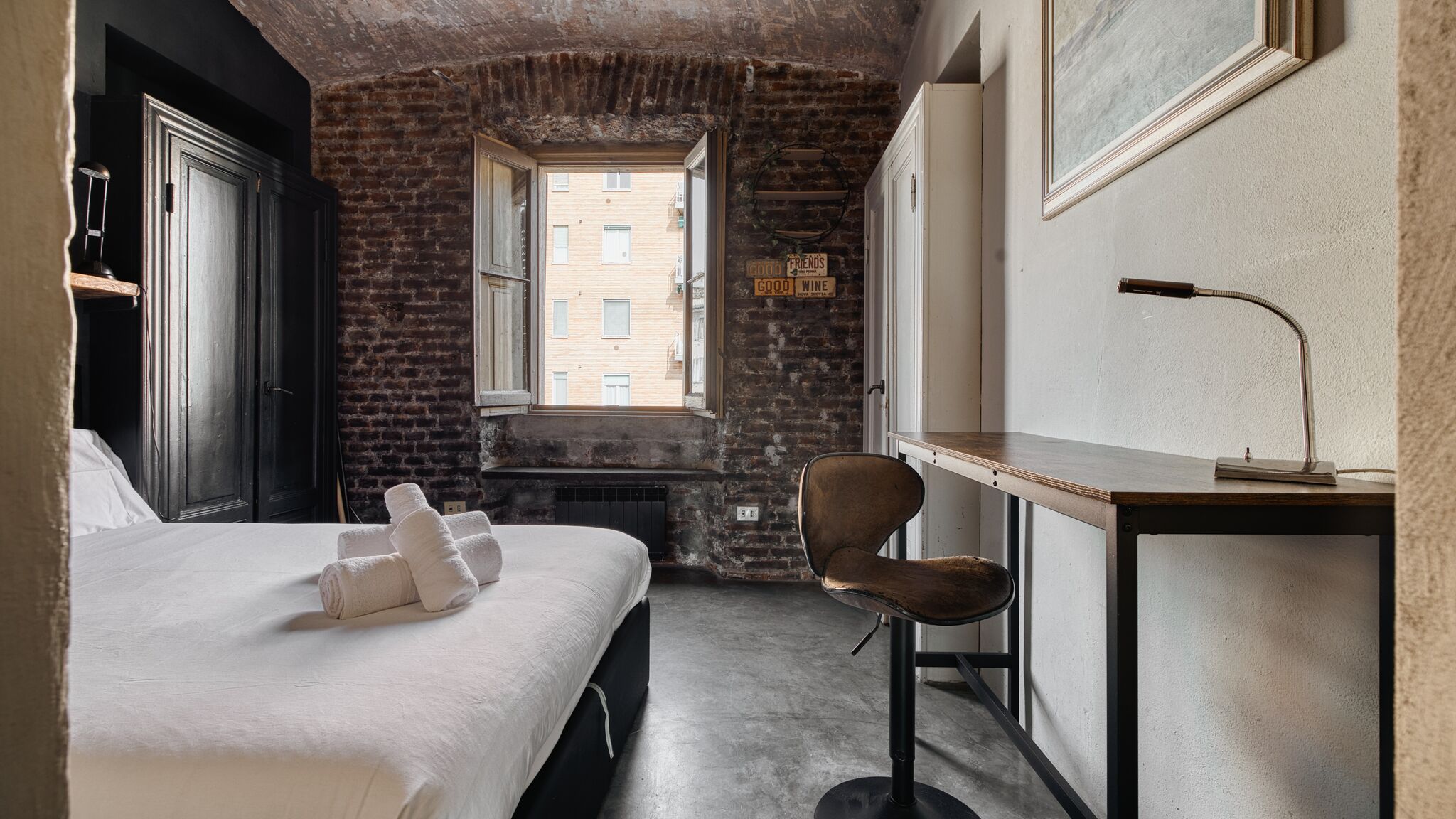 Italianway Milano NYC-Style Industrial Apt on Navigli, Milan