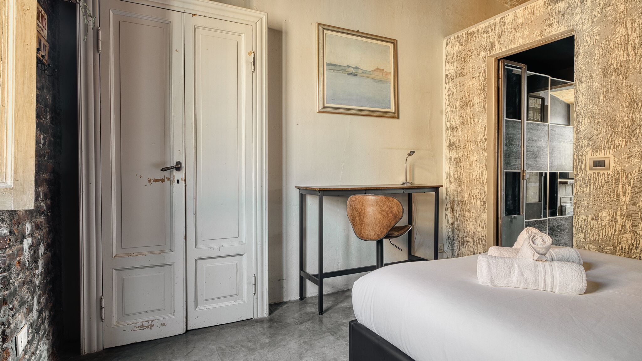 Italianway Milano NYC-Style Industrial Apt on Navigli, Milan
