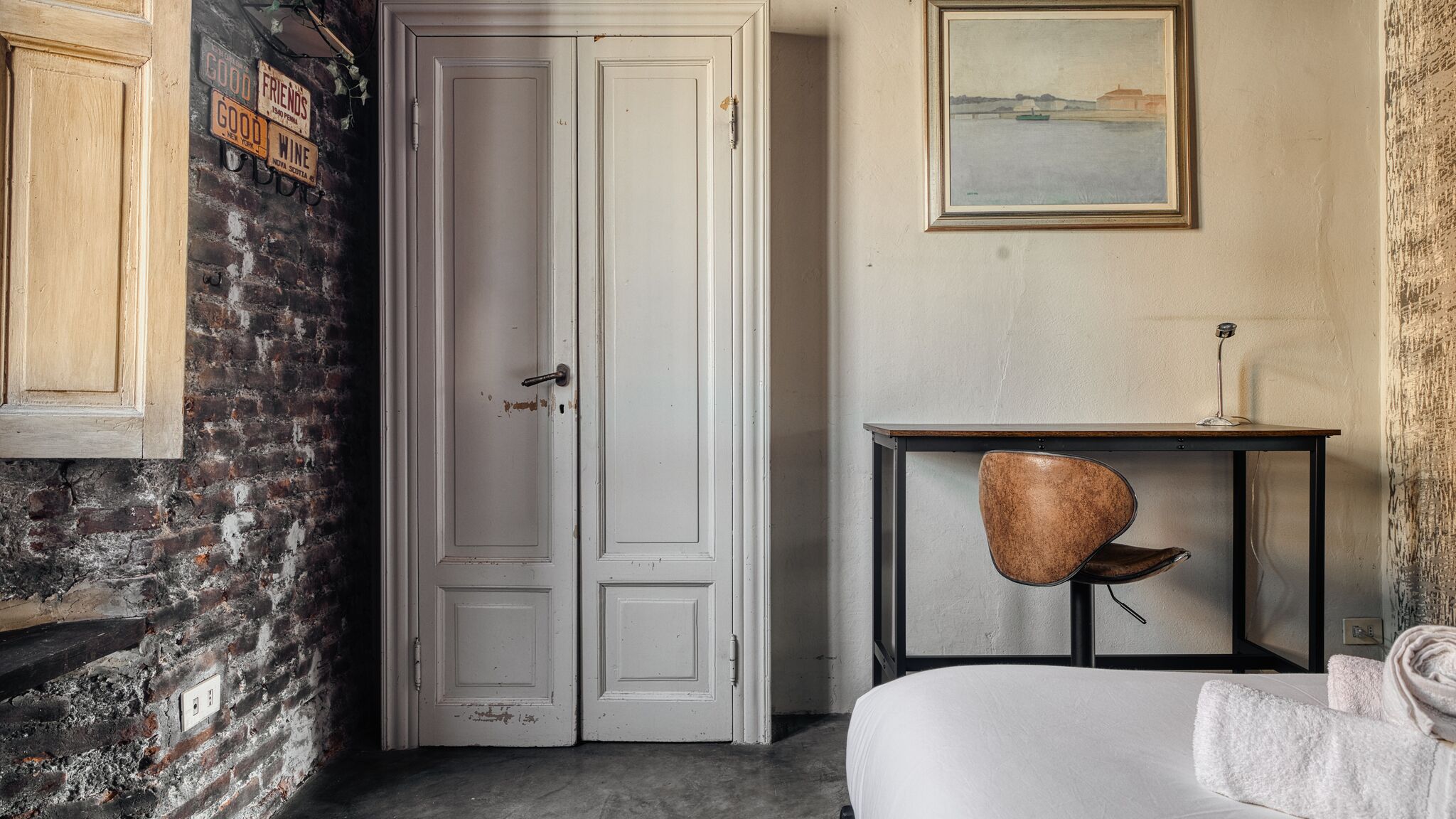Italianway Milano NYC-Style Industrial Apt on Navigli, Milan