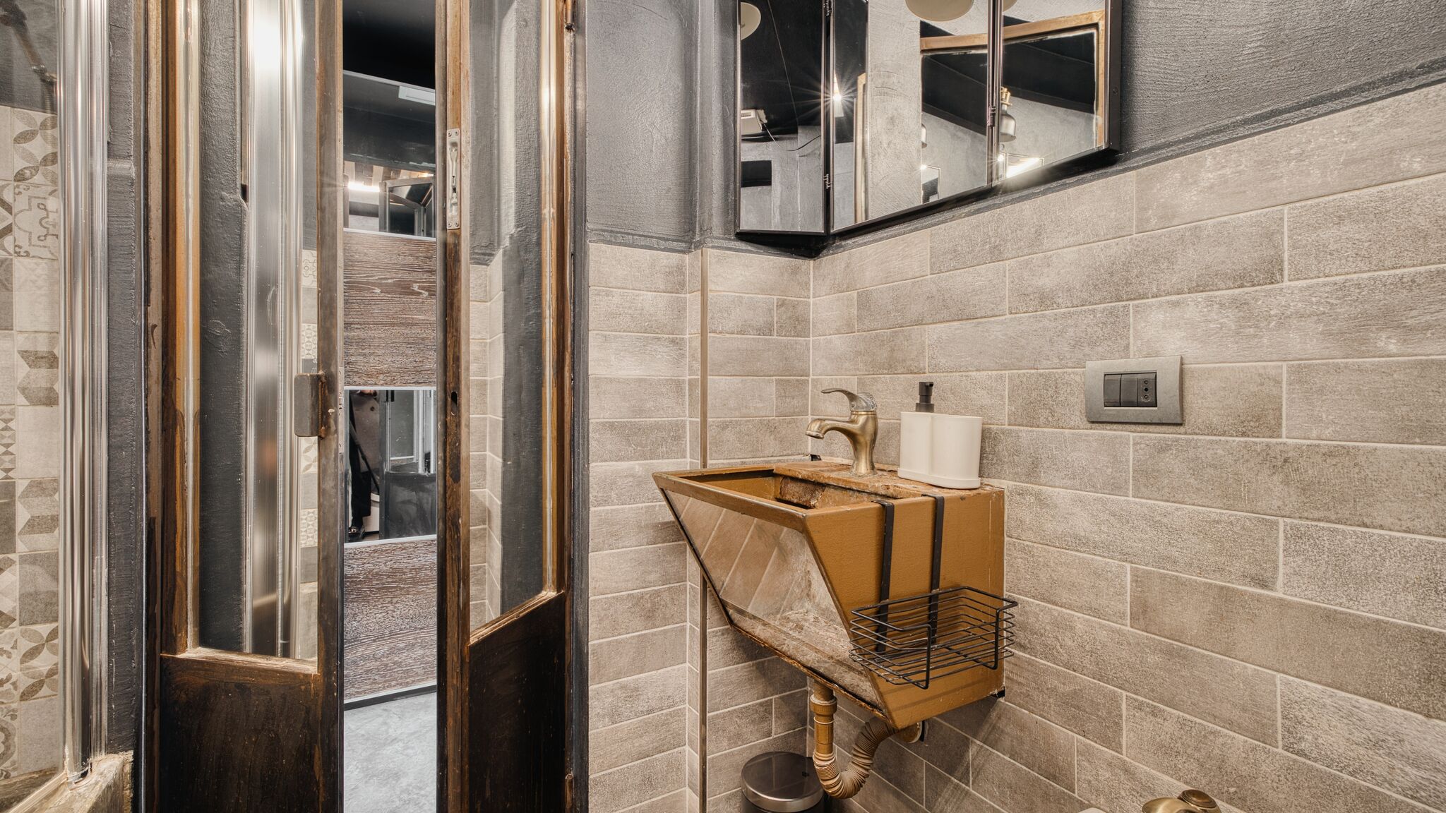 Italianway Milano NYC-Style Industrial Apt on Navigli, Milan