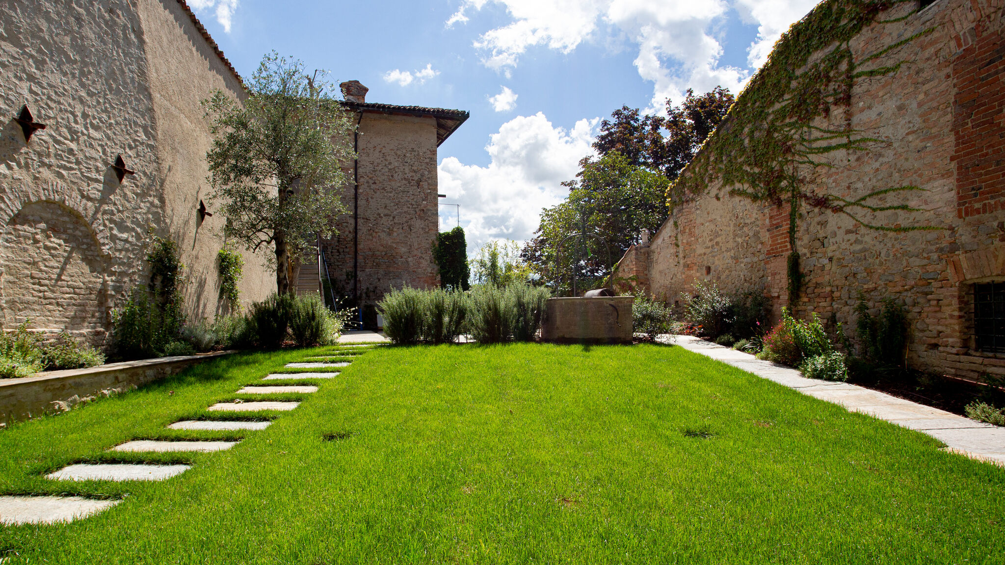 Italianway Monforte d'Alba Casa MON - Timeless Luxury with Private Spa