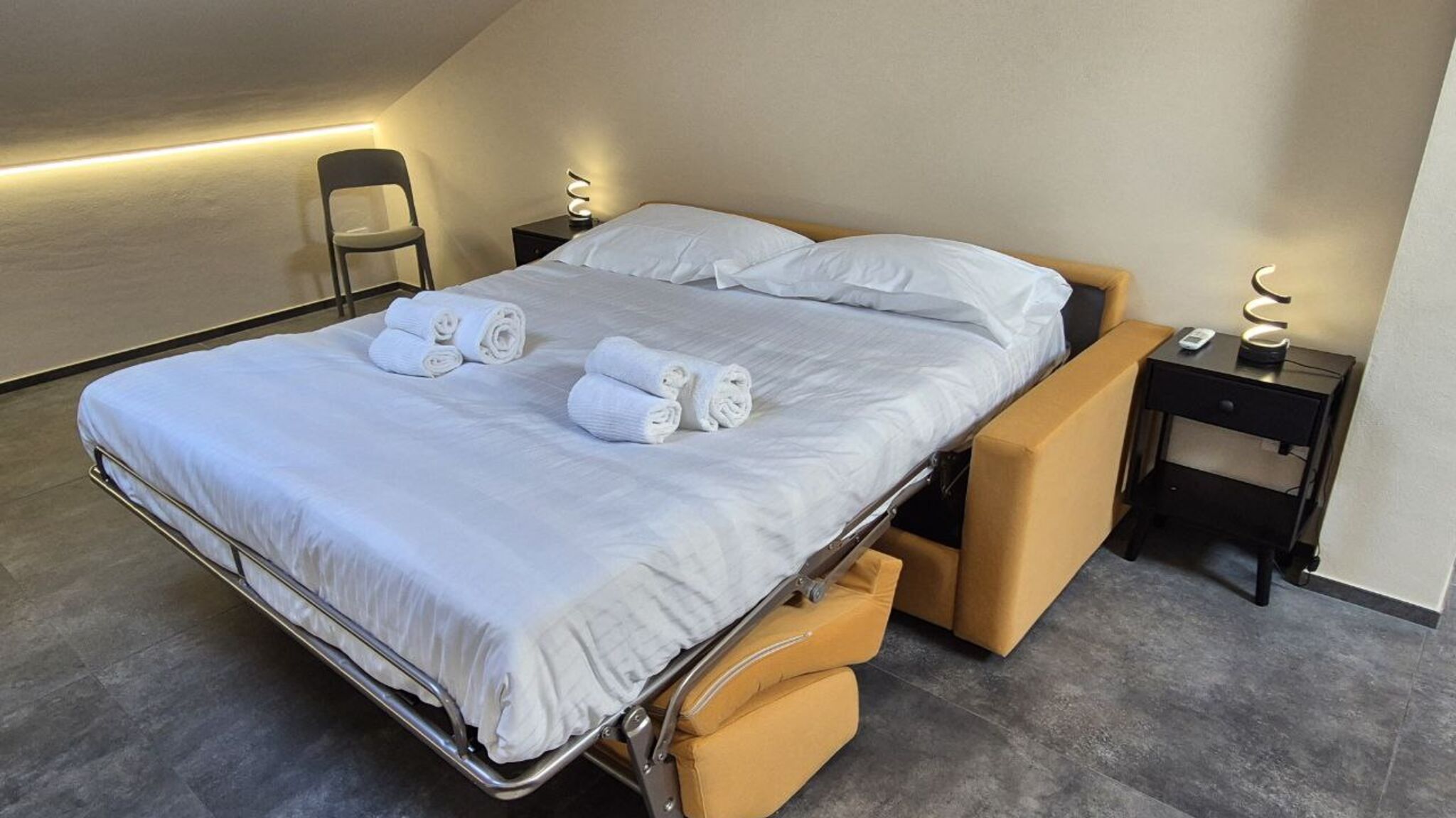 Italianway Diano d'Alba Moderna Mansarda con parcheggio gratuito