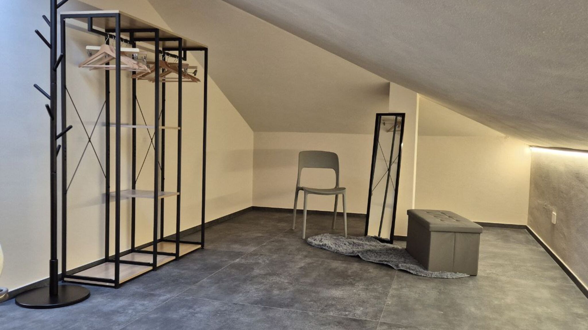 Italianway Diano d'Alba Moderna Mansarda con parcheggio gratuito