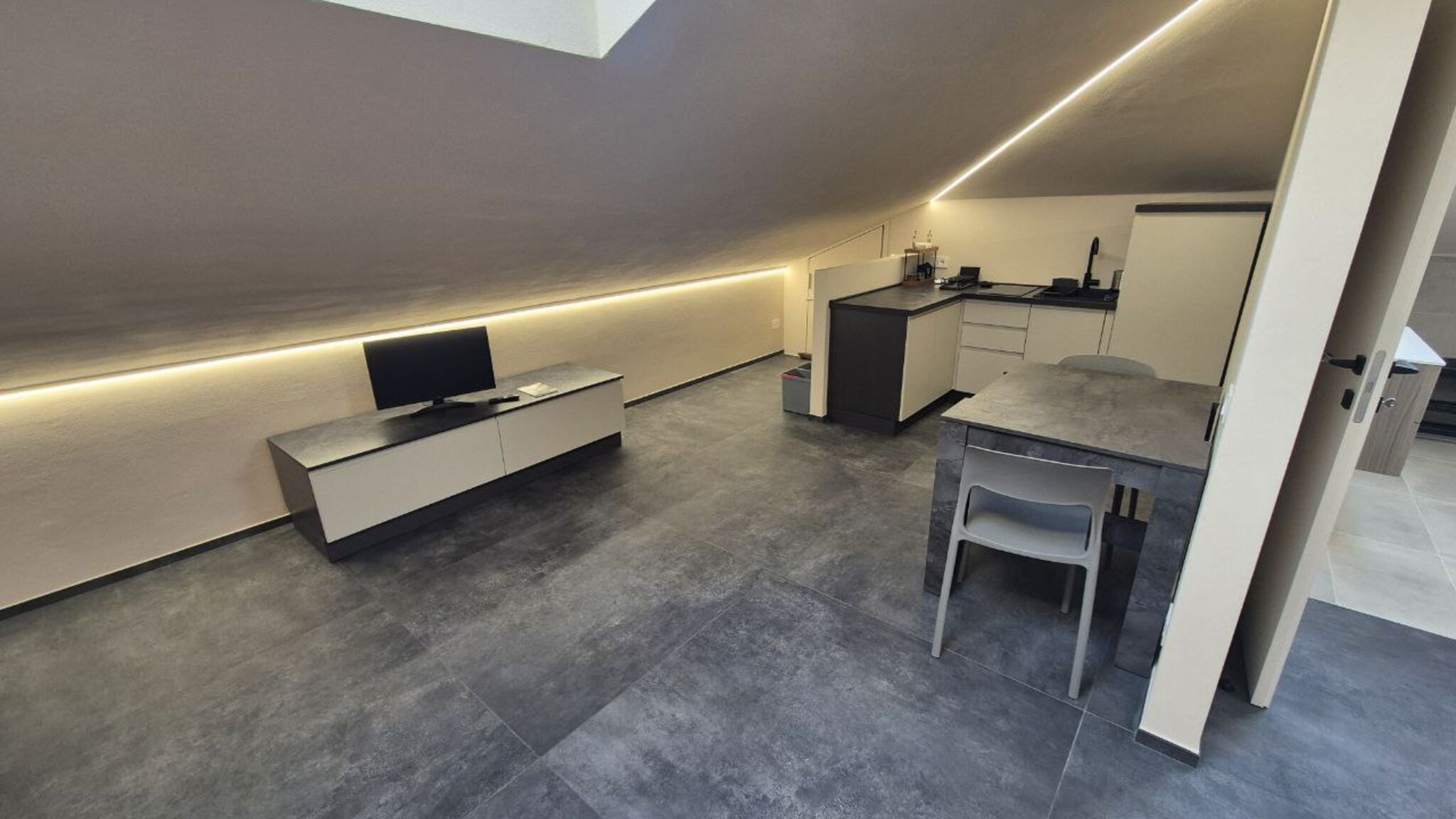 Italianway Diano d'Alba Moderna Mansarda con parcheggio gratuito