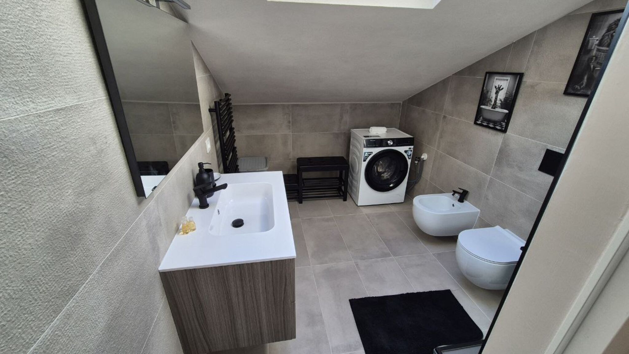 Italianway Diano d'Alba Moderna Mansarda con parcheggio gratuito